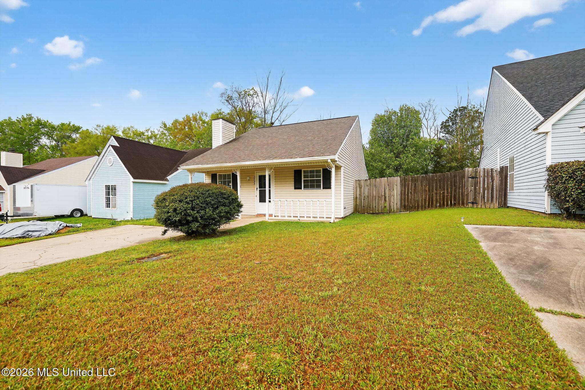 5528 Tiki Lane Property Photo 3