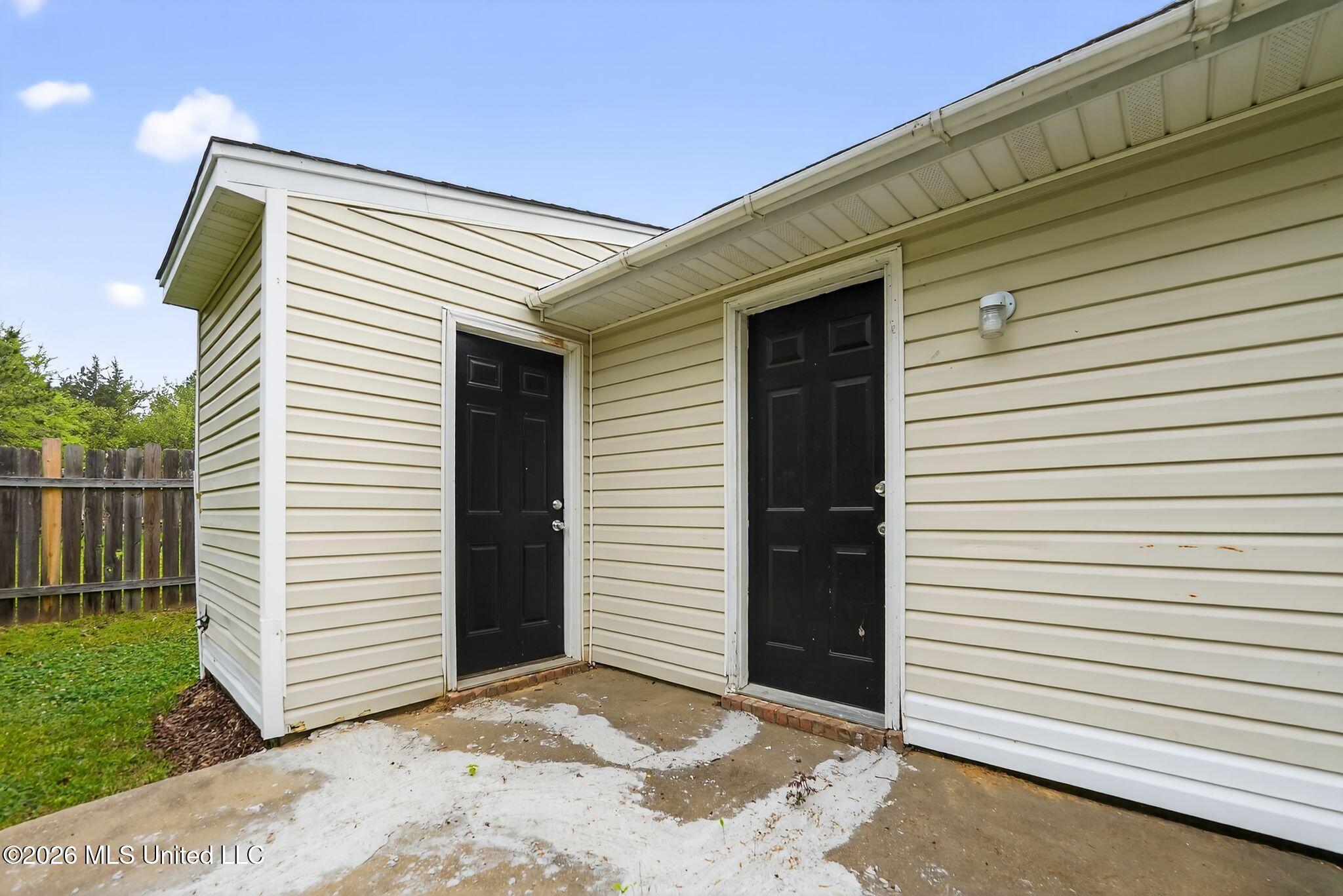 5528 Tiki Lane Property Photo 4