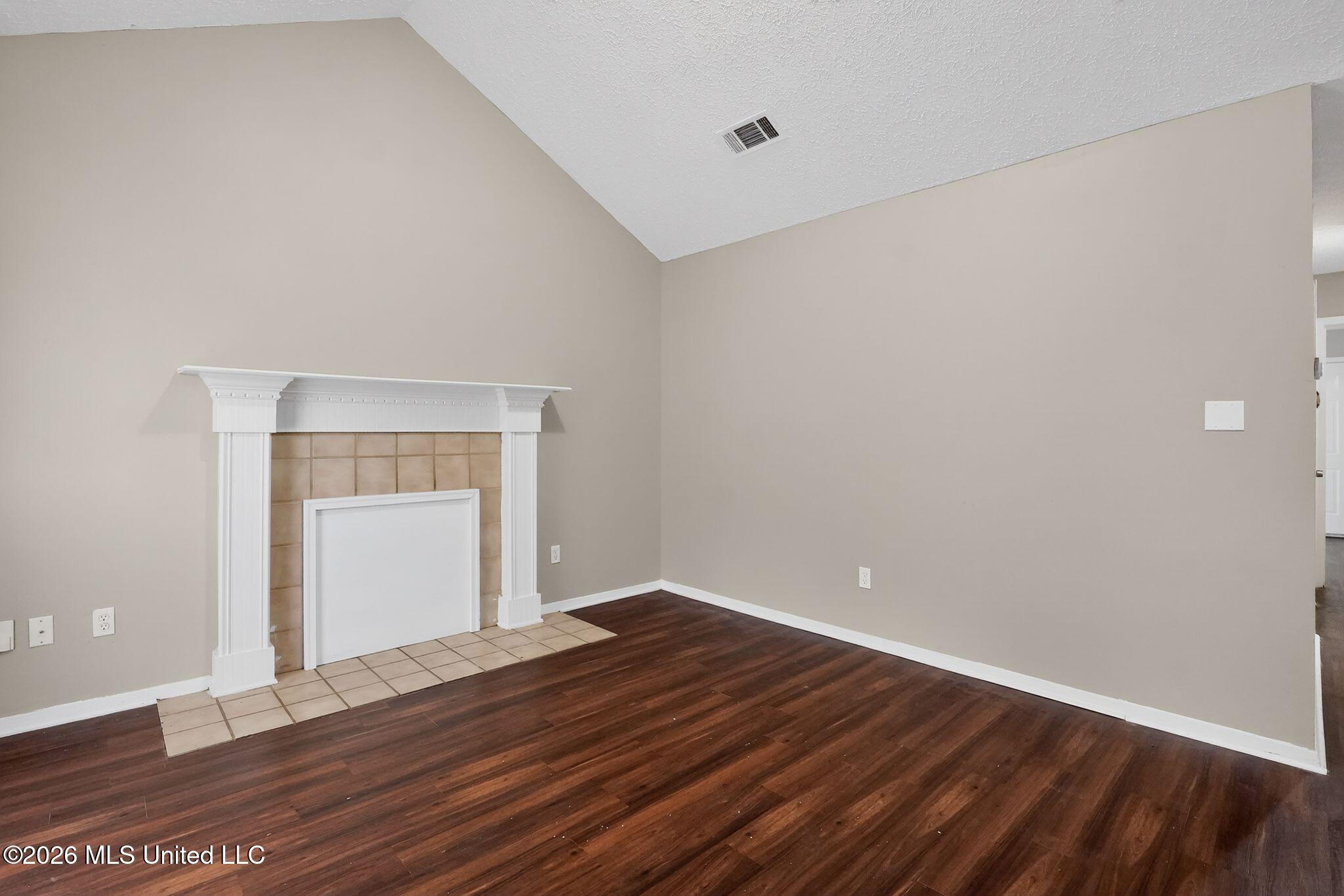 5528 Tiki Lane Property Photo 6