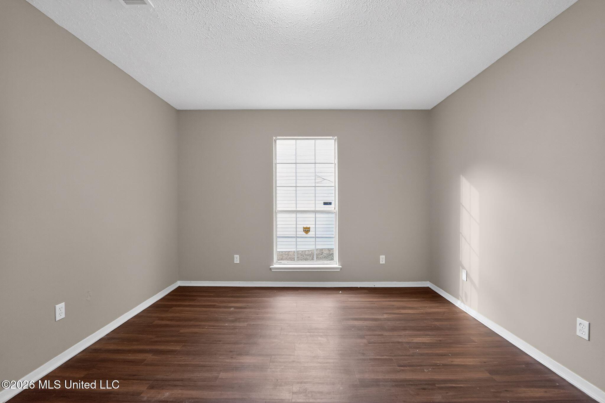 5528 Tiki Lane Property Photo 7