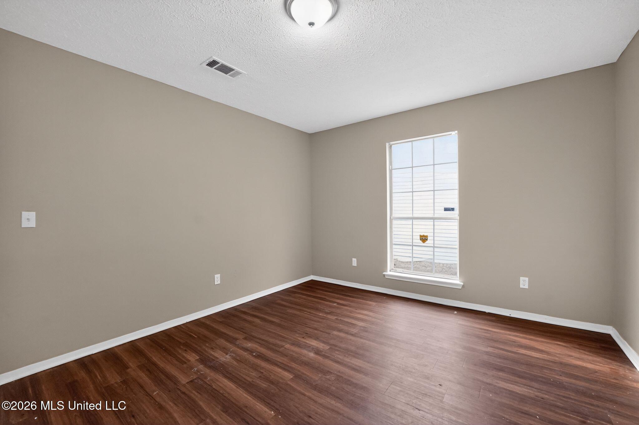 5528 Tiki Lane Property Photo 8