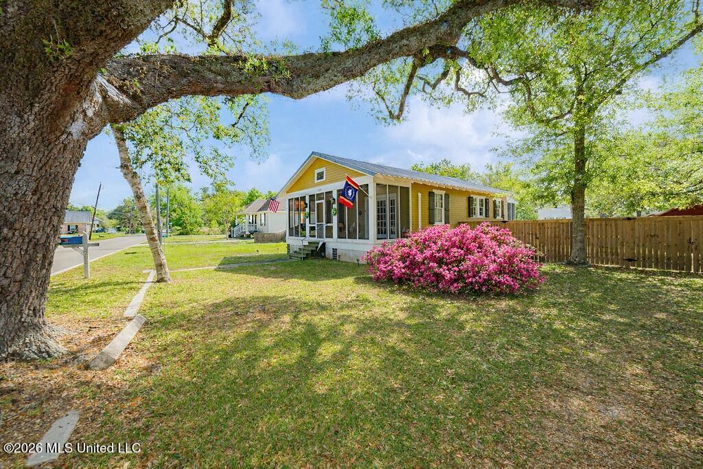 203 Jeff Davis Avenue Property Photo 1