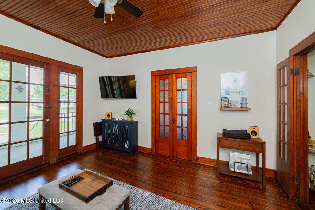 203 Jeff Davis Avenue Property Photo 7