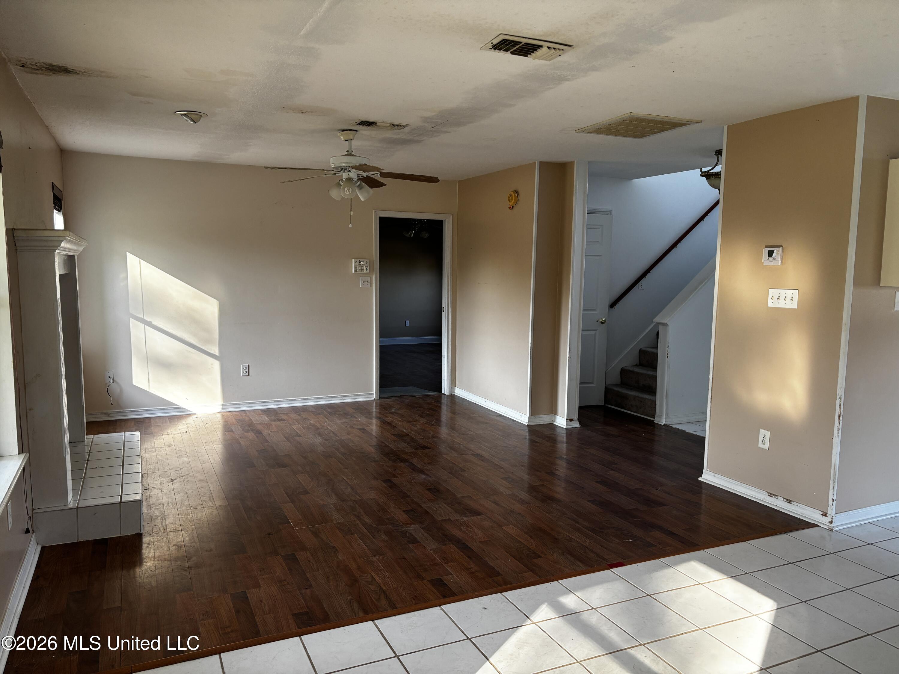 11157 Hidden Creek Drive Property Photo 5