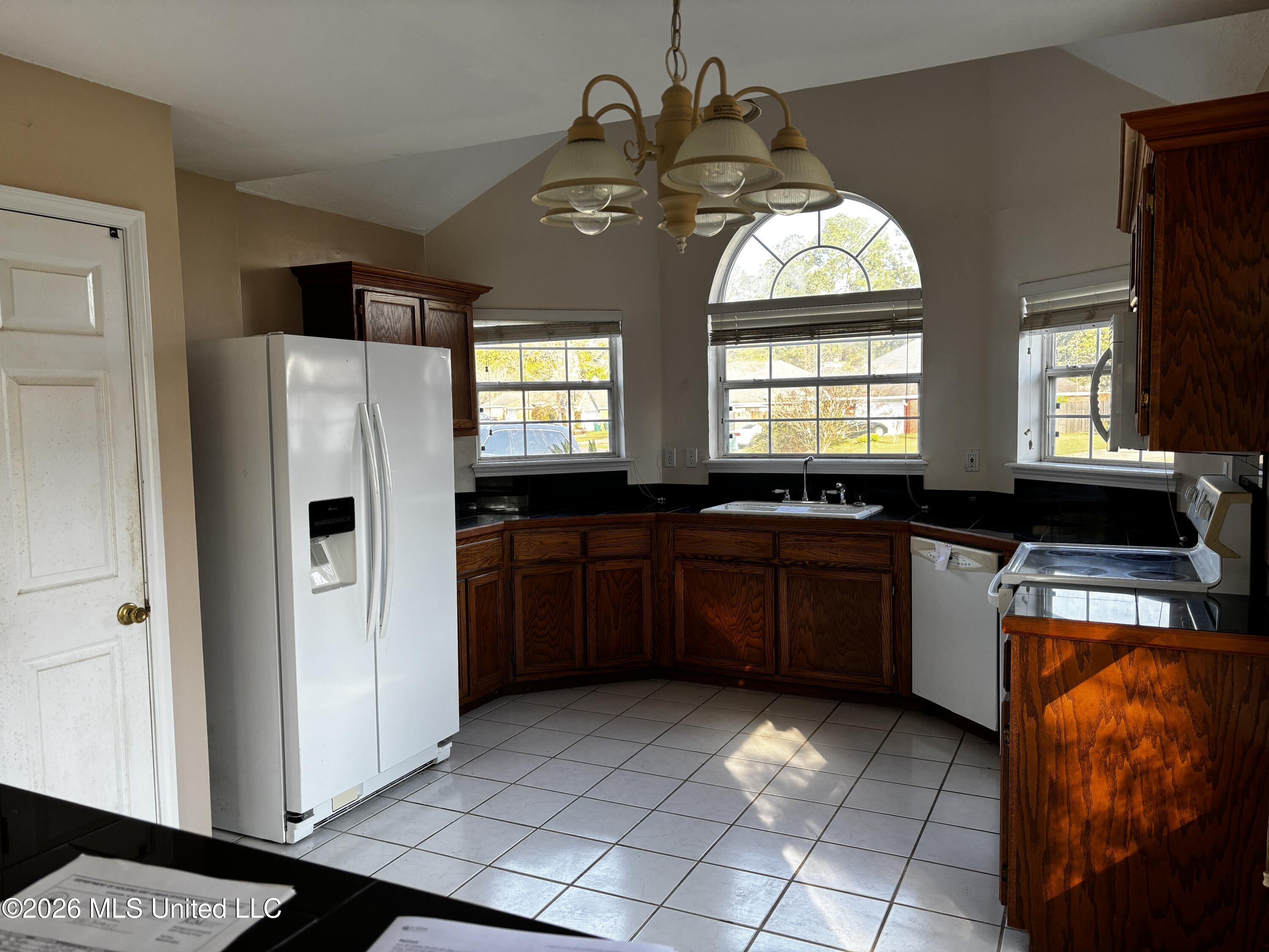 11157 Hidden Creek Drive Property Photo 6