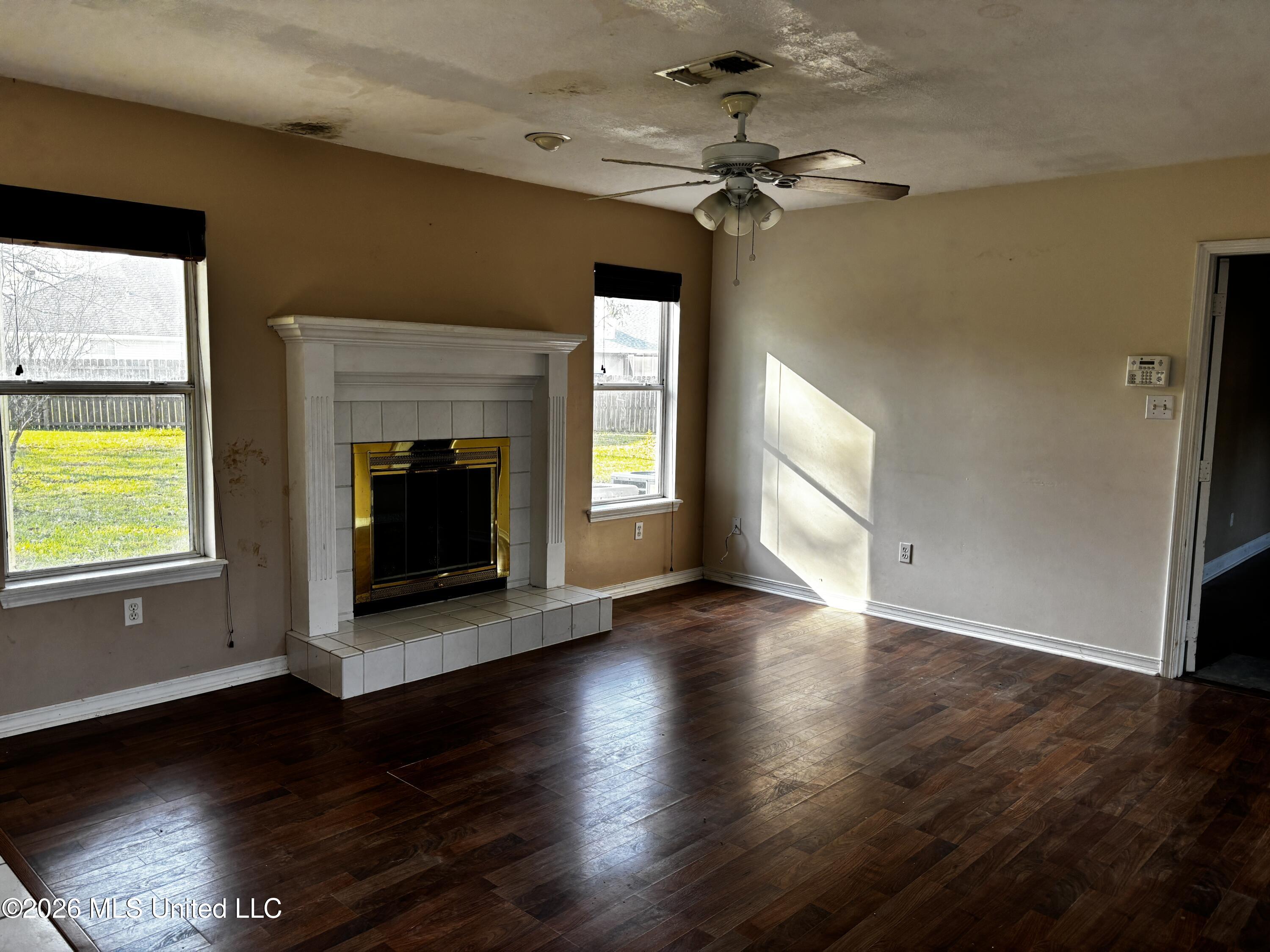 11157 Hidden Creek Drive Property Photo 8