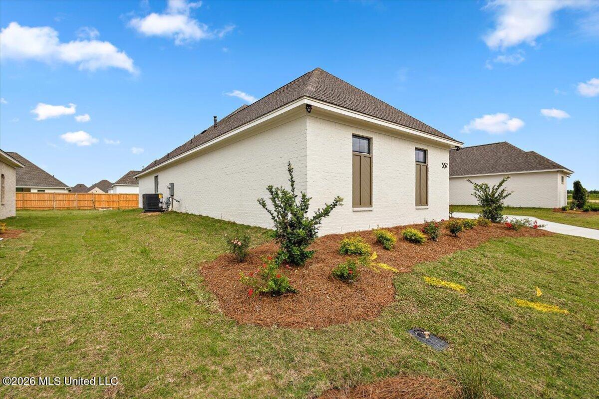 557 Lavender Way Property Photo 2