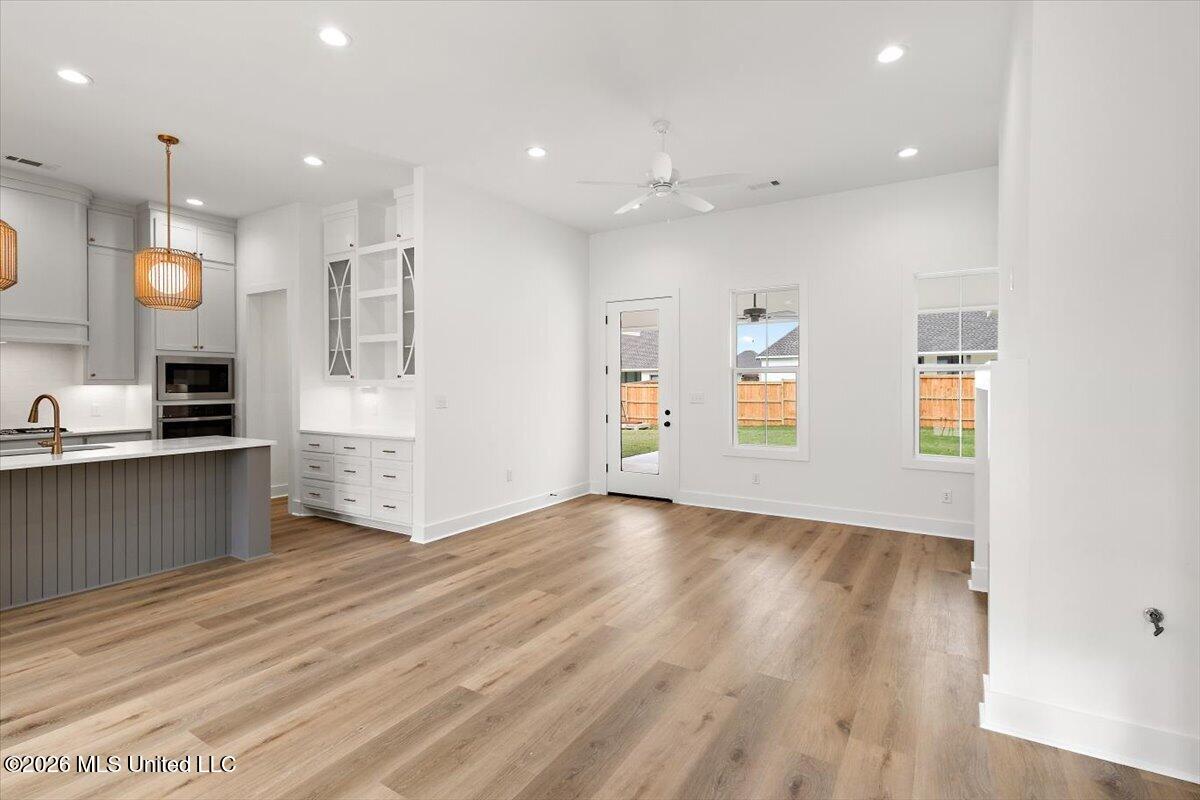 557 Lavender Way Property Photo 6