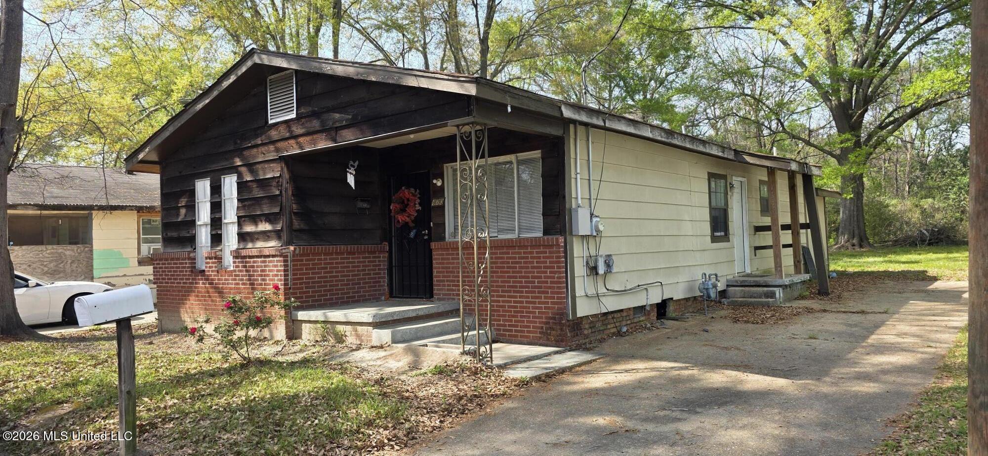 870 Crawford Street Property Photo 1