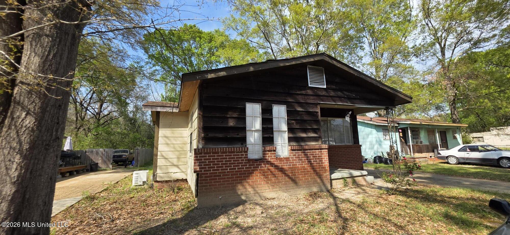 870 Crawford Street Property Photo 3