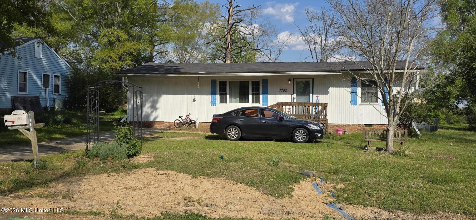 1752 Hampton Street Property Photo 1