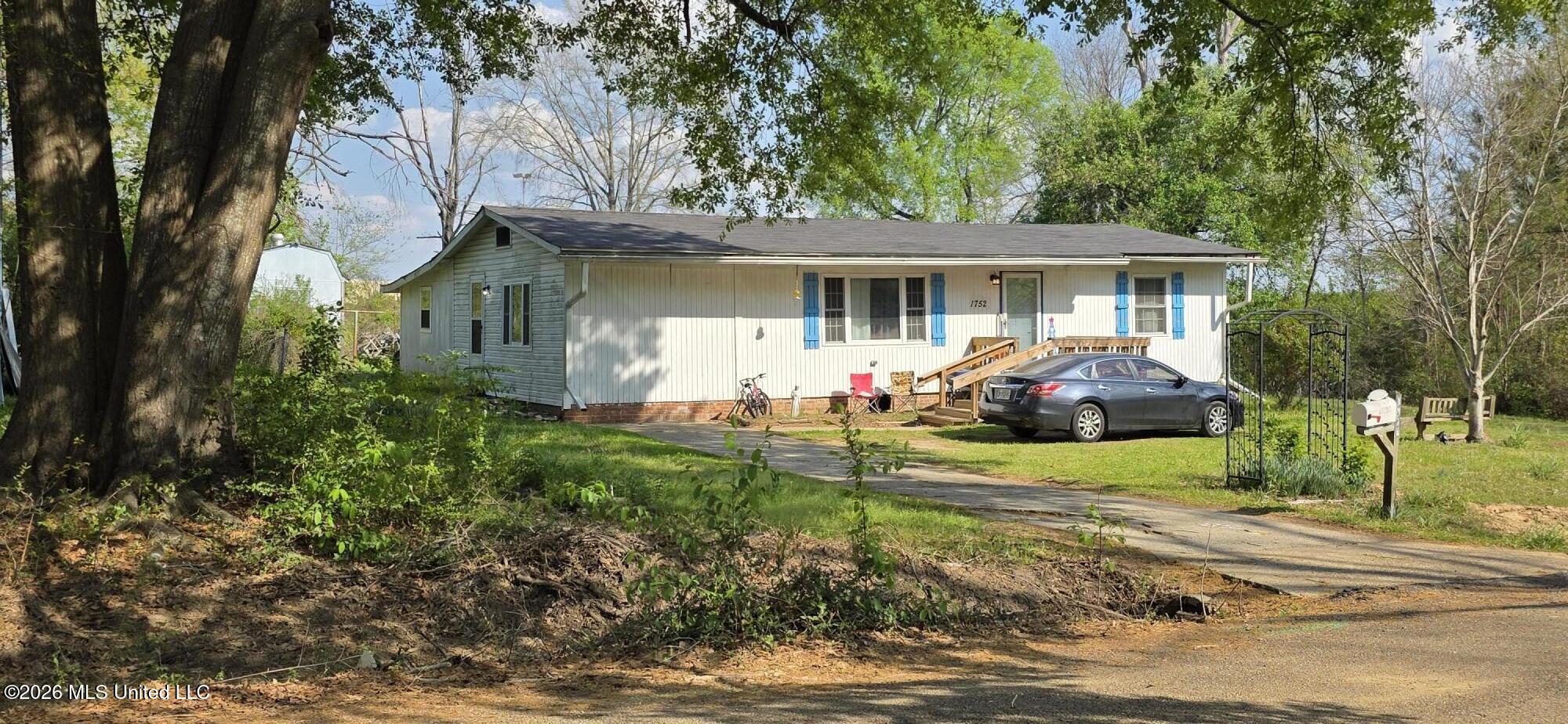 1752 Hampton Street Property Photo 2