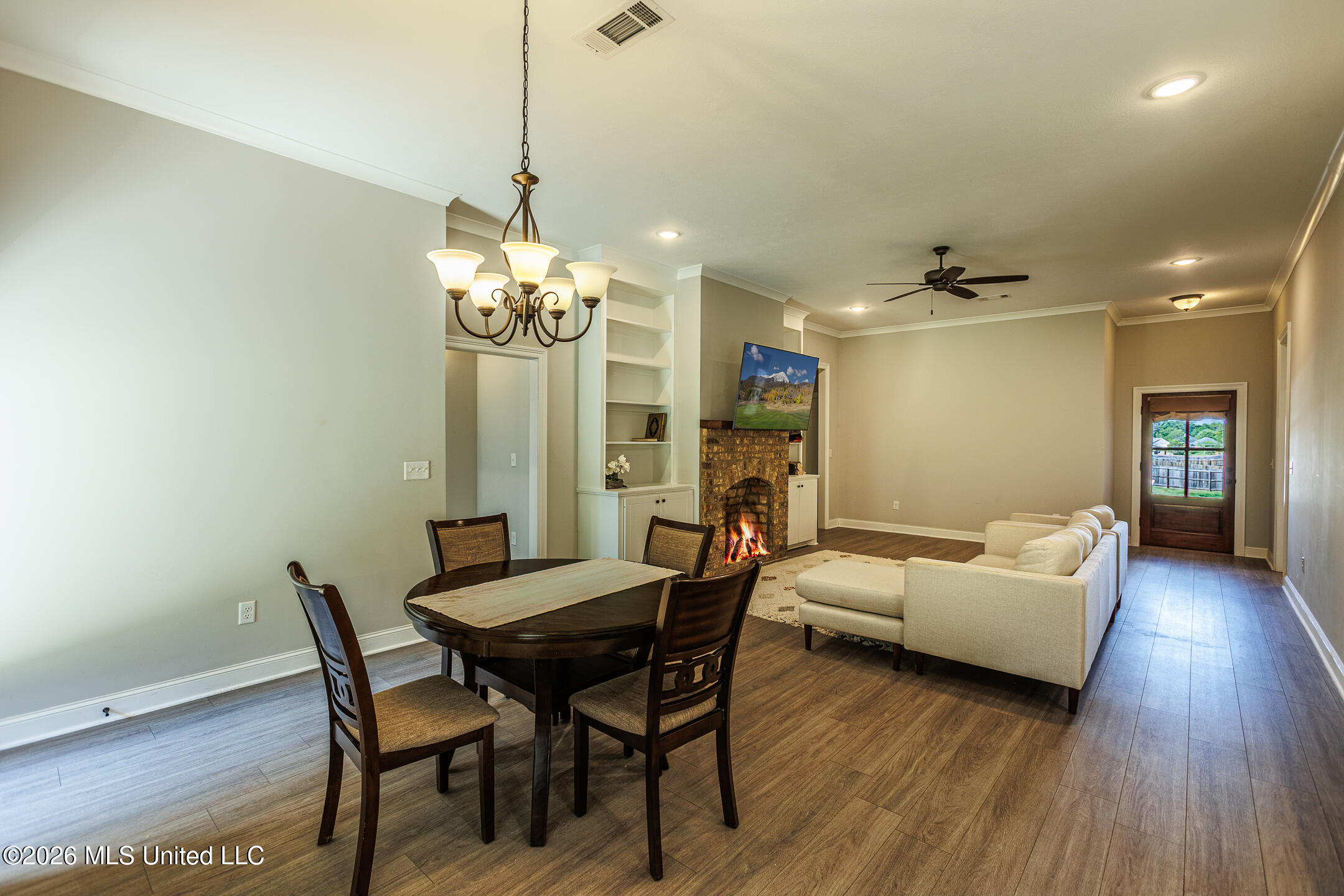 554 Birchwood Boulevard Property Photo 6