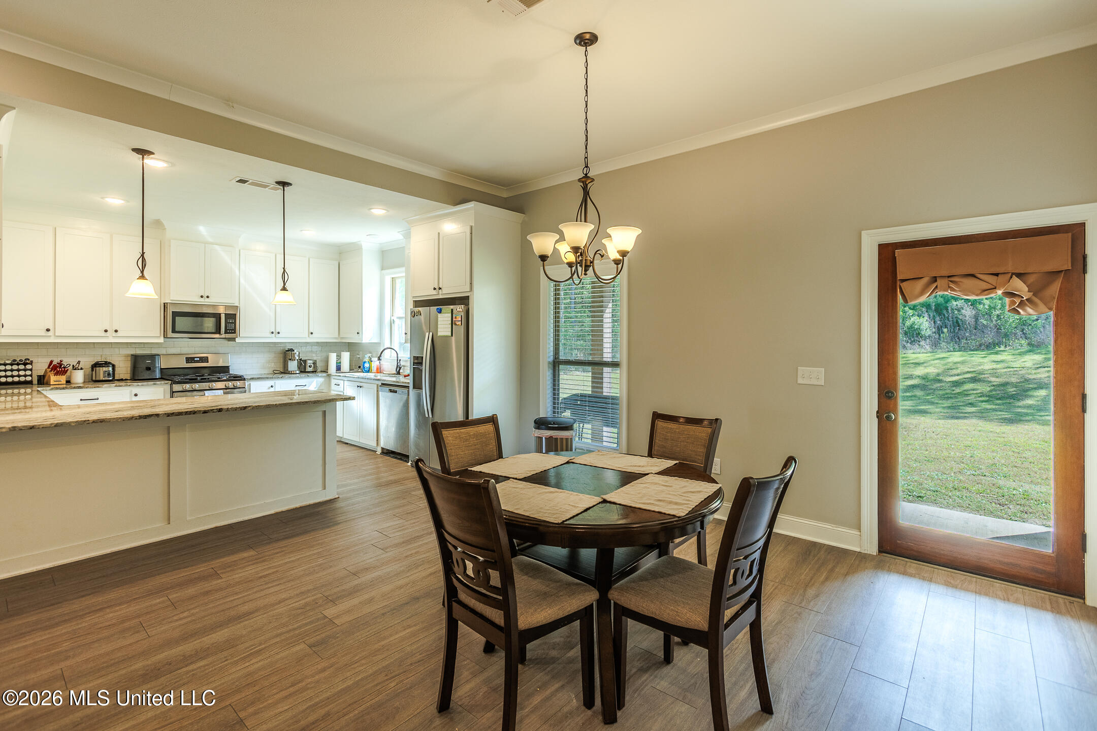 554 Birchwood Boulevard Property Photo 8