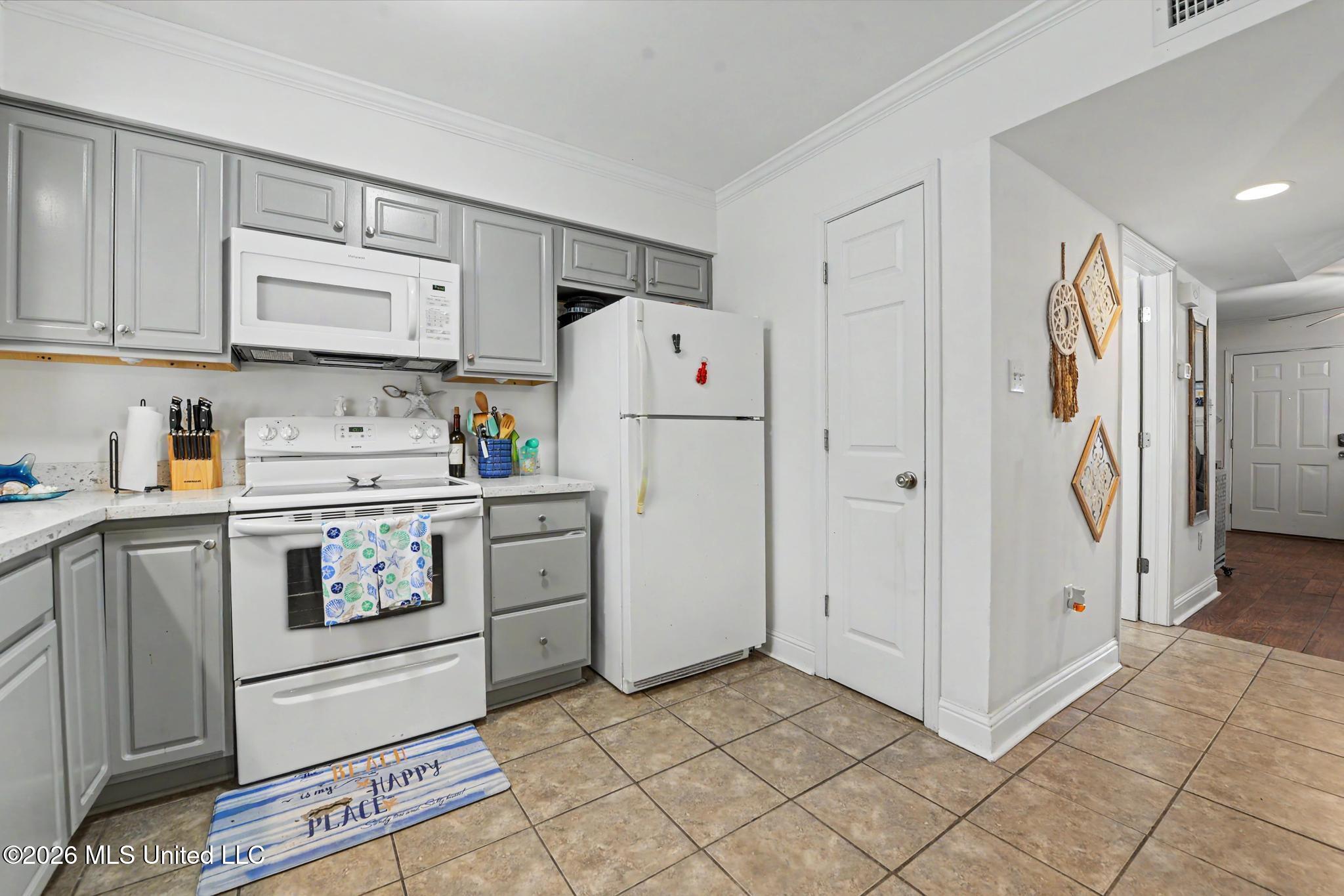 105 Demontluzin Avenue Property Photo 8