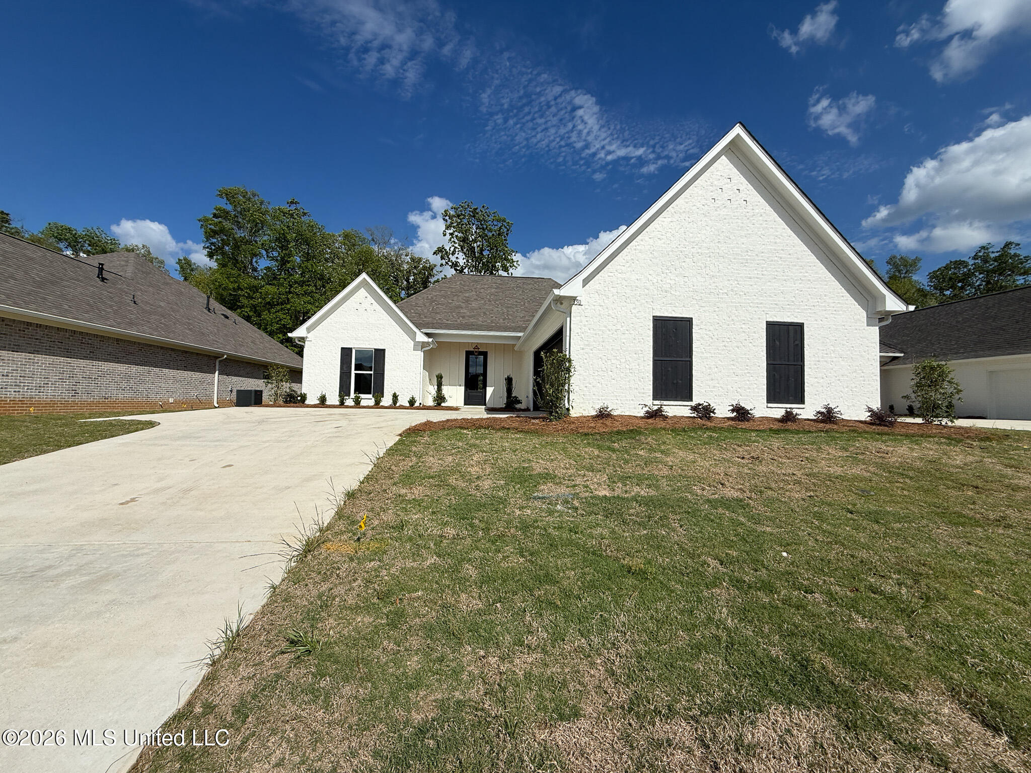 350 Oakville Circle Property Photo 1