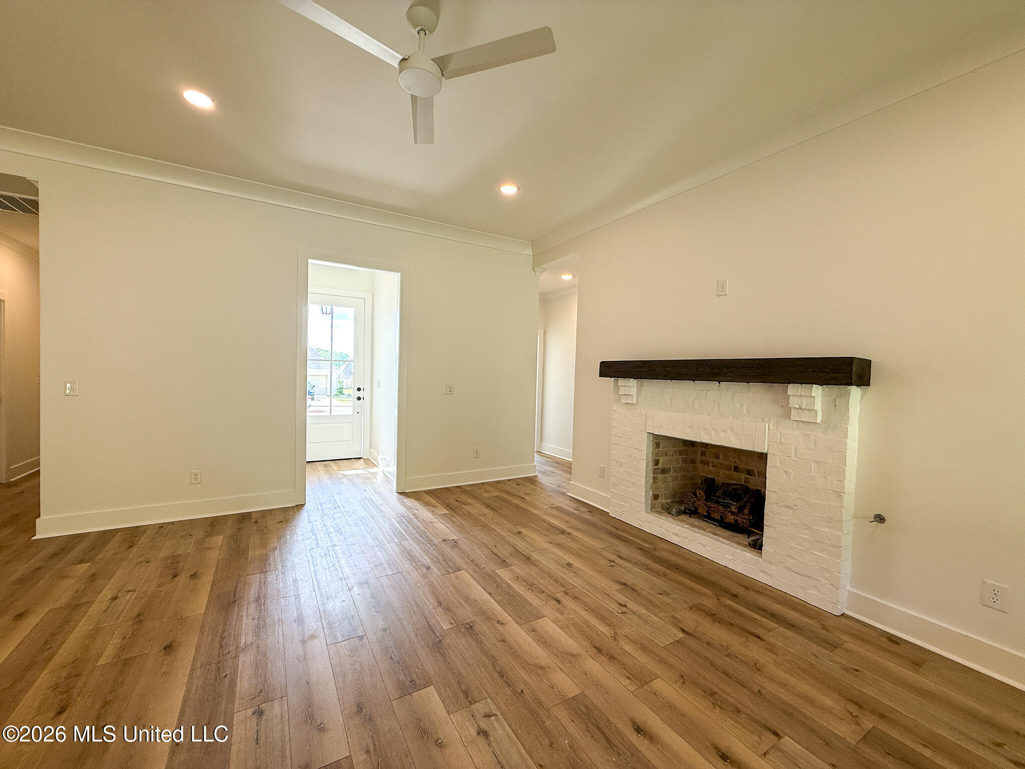 350 Oakville Circle Property Photo 3