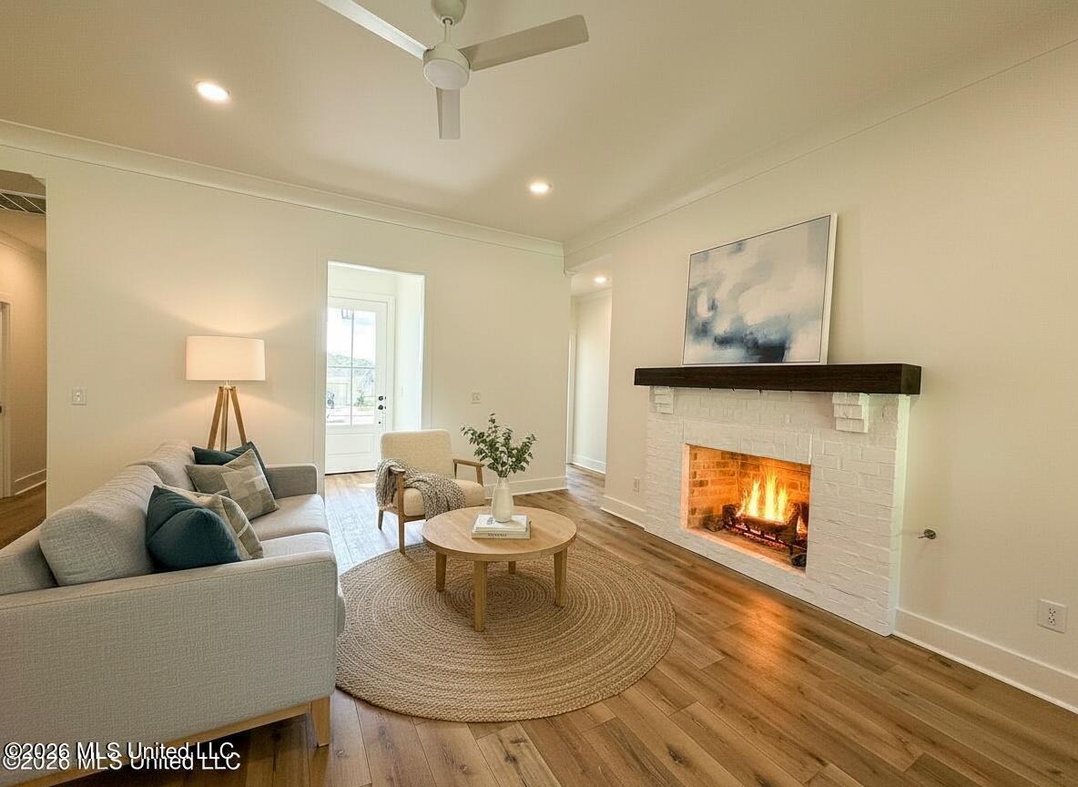 350 Oakville Circle Property Photo 3