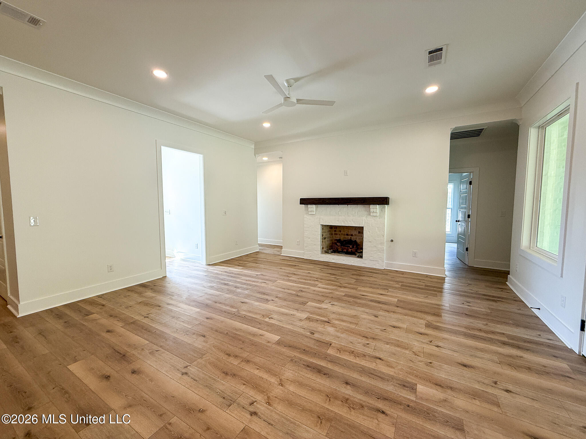 350 Oakville Circle Property Photo 4