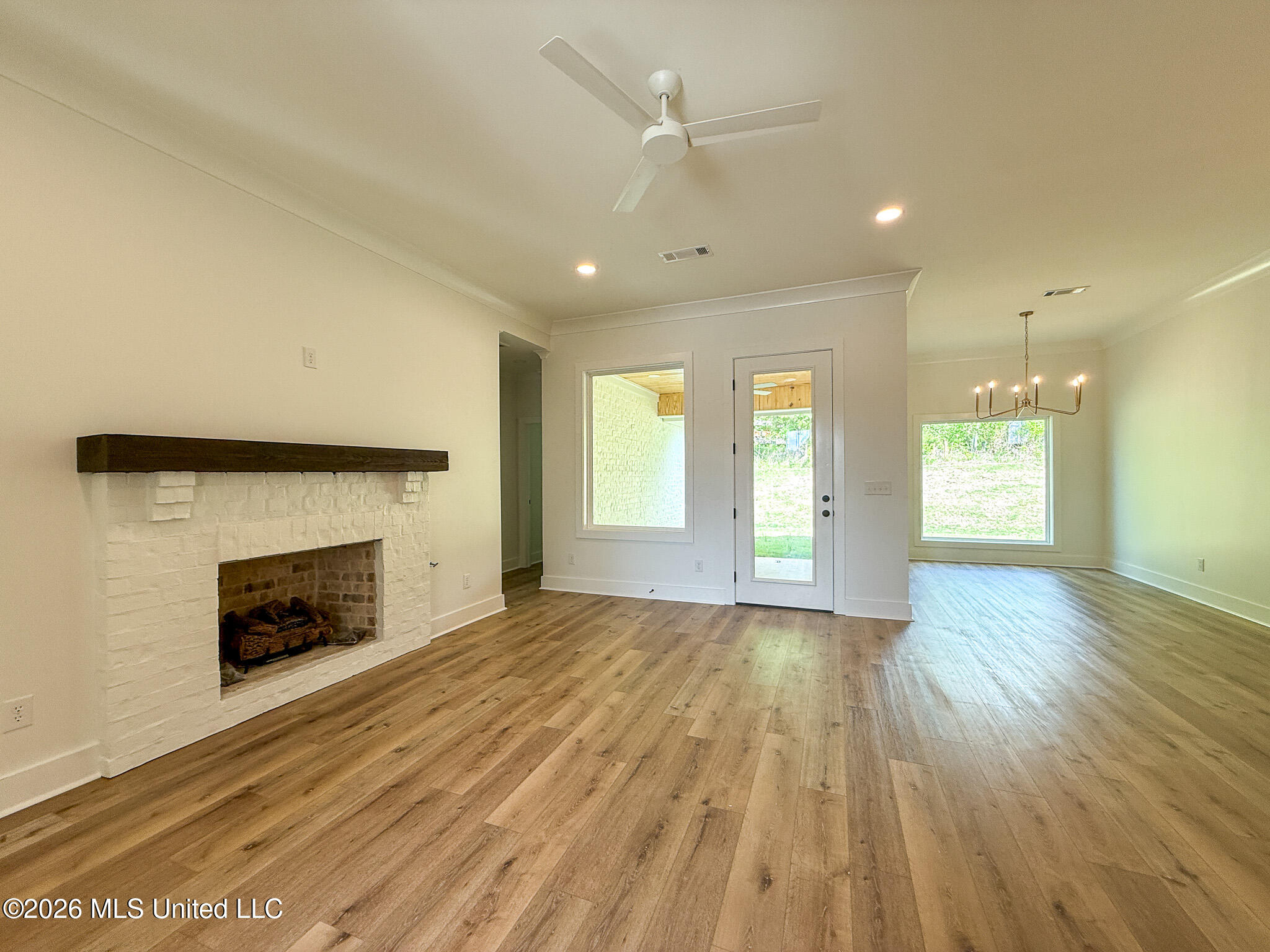 350 Oakville Circle Property Photo 5