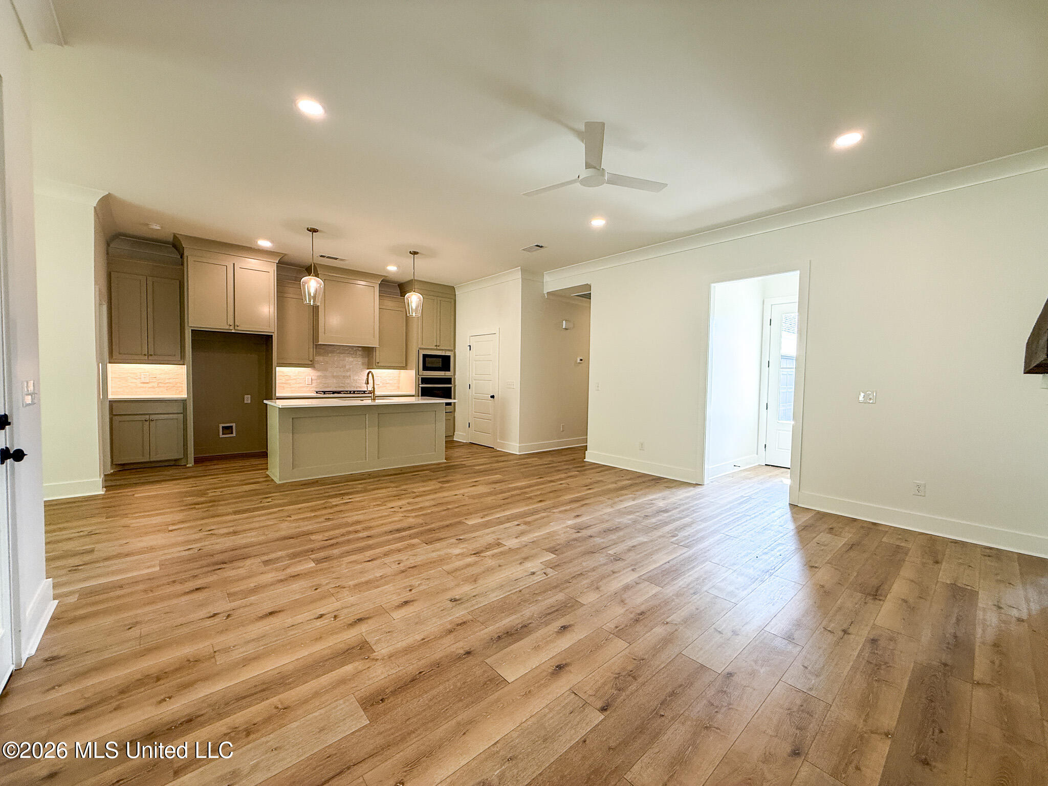 350 Oakville Circle Property Photo 8