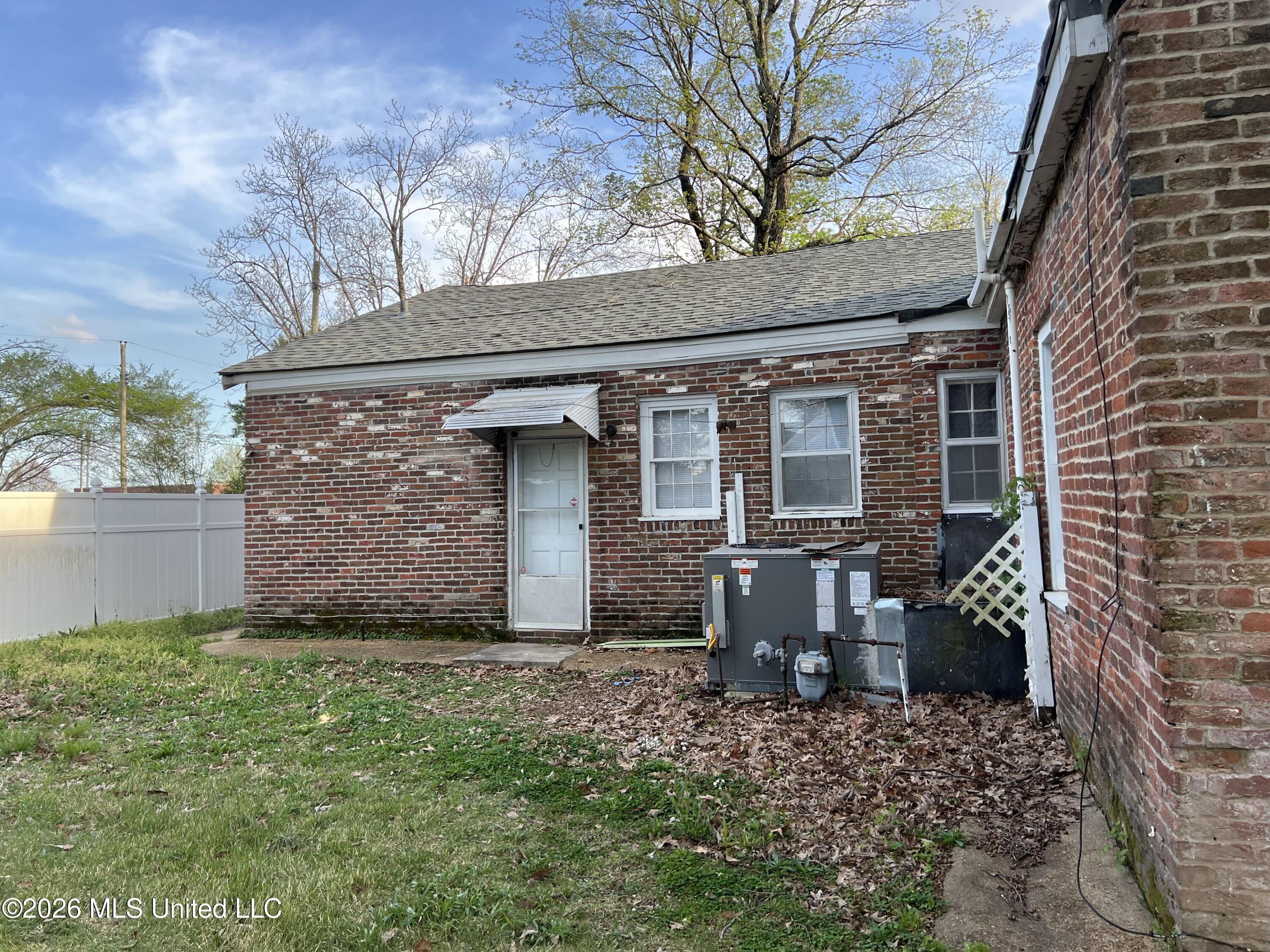 201 S Center Street Property Photo 3
