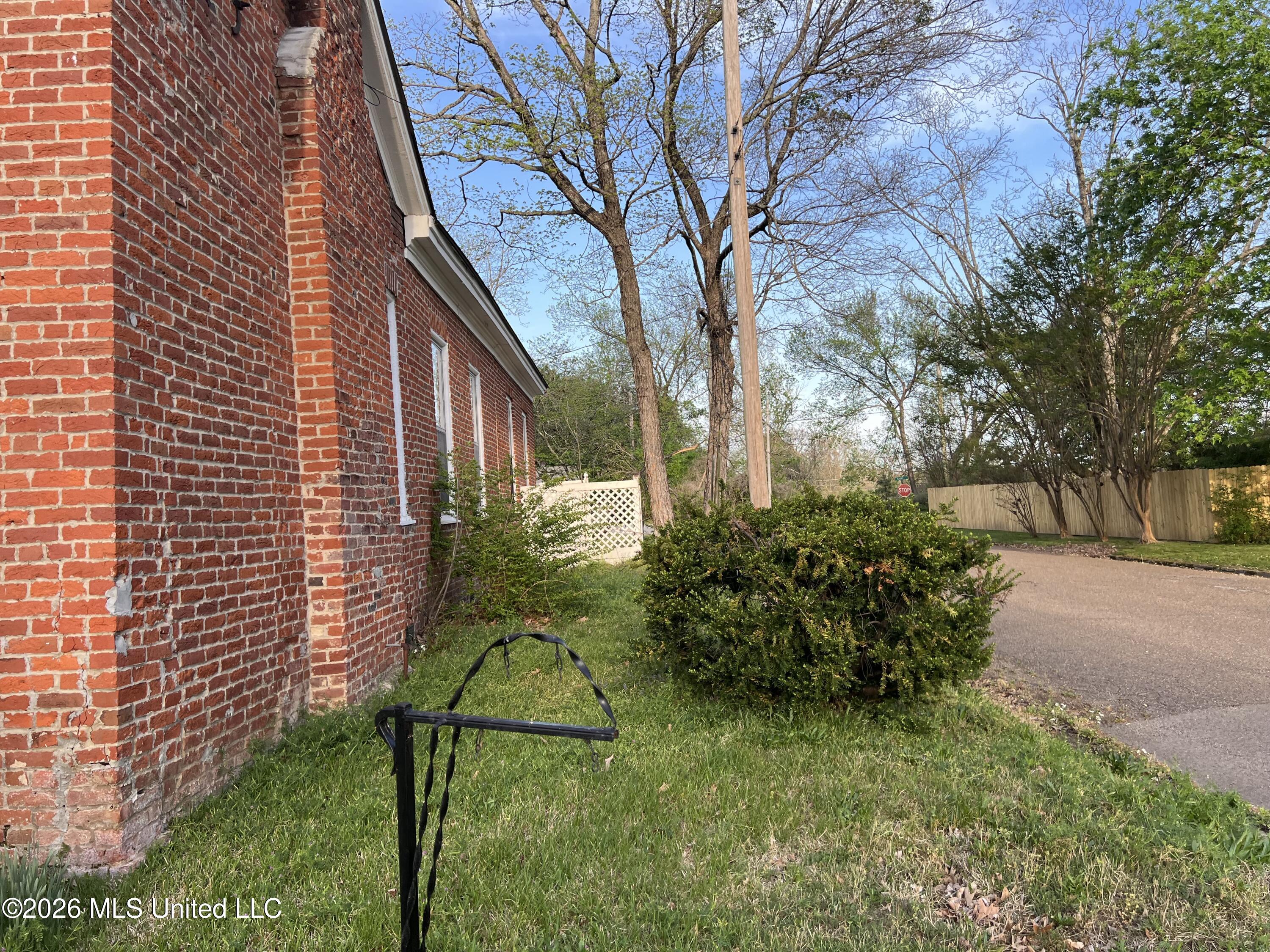 201 S Center Street Property Photo 4