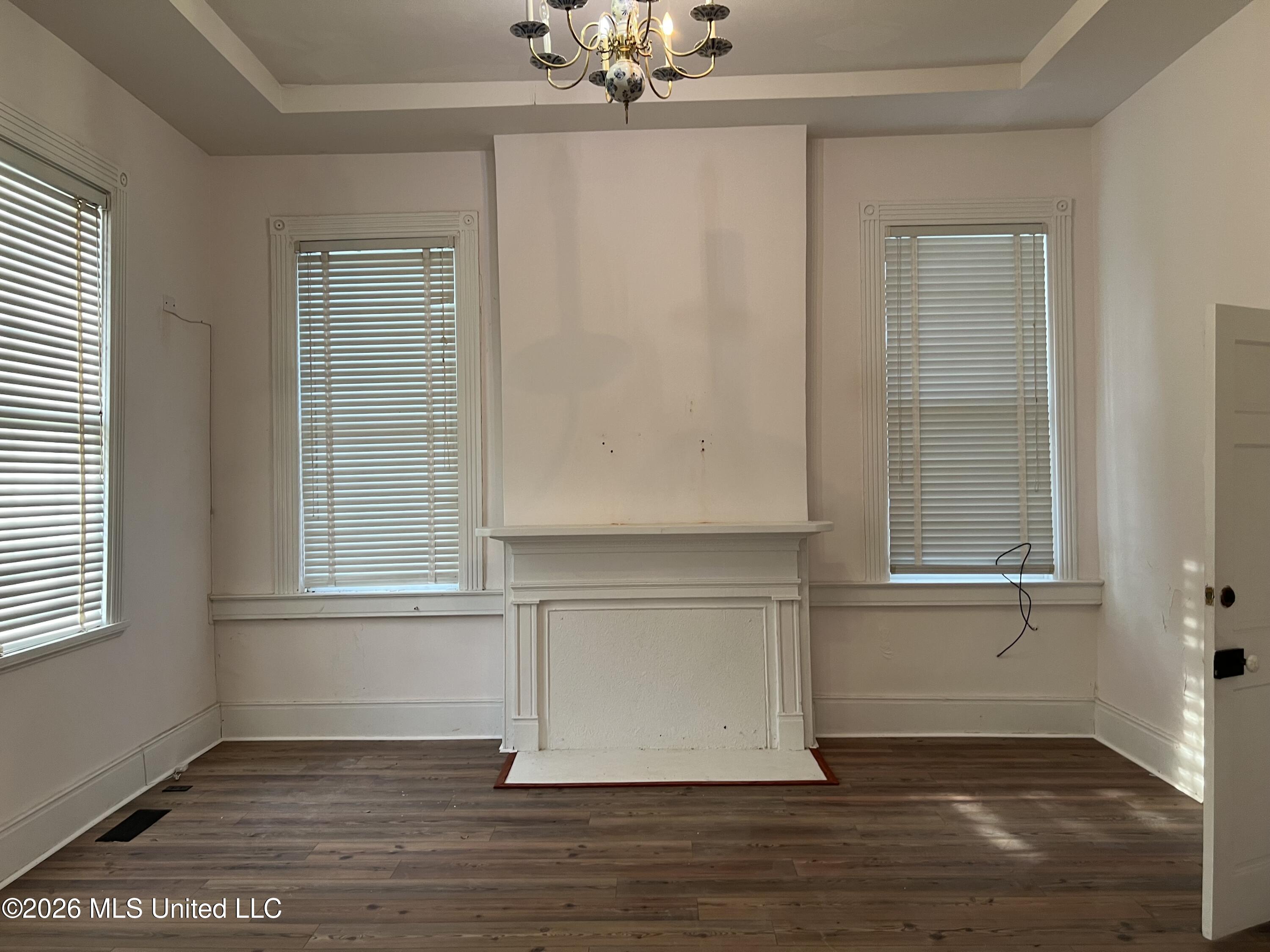 201 S Center Street Property Photo 9