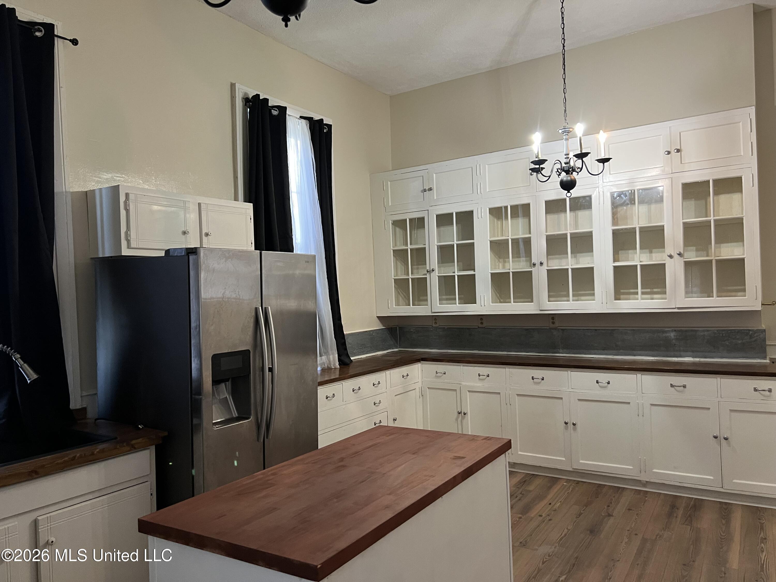 201 S Center Street Property Photo 15