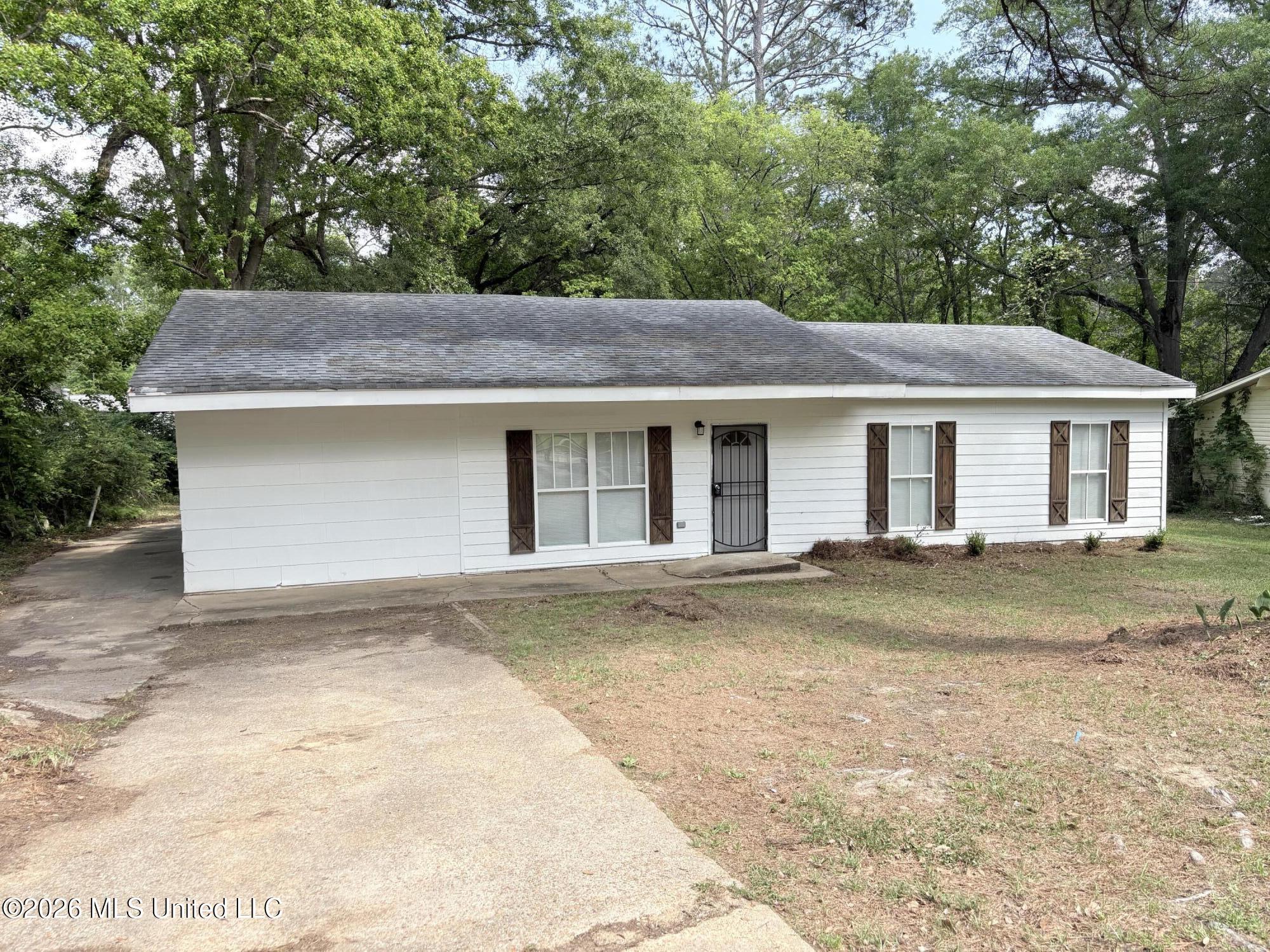 2814 Charleston Drive Property Photo 1