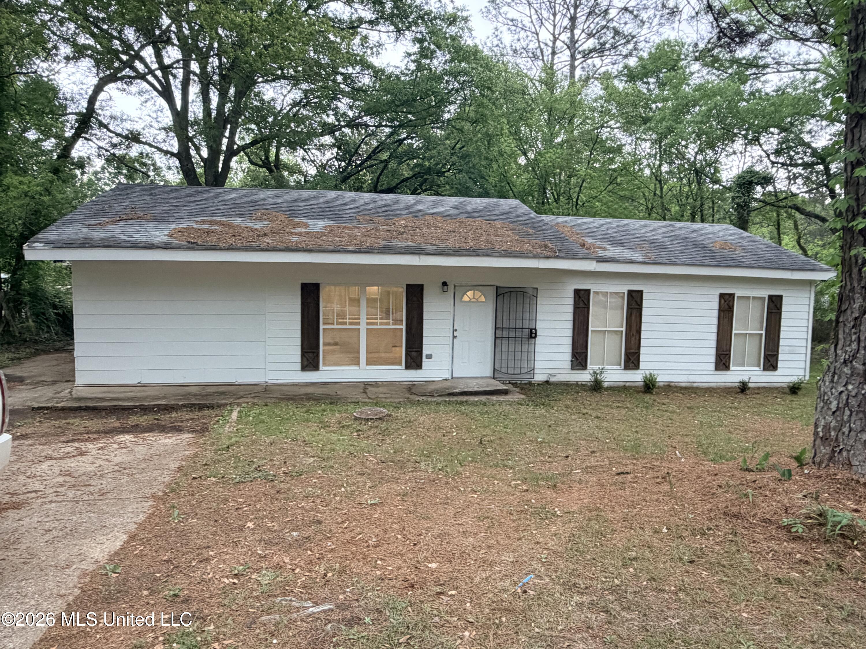 2814 Charleston Drive Property Photo 2