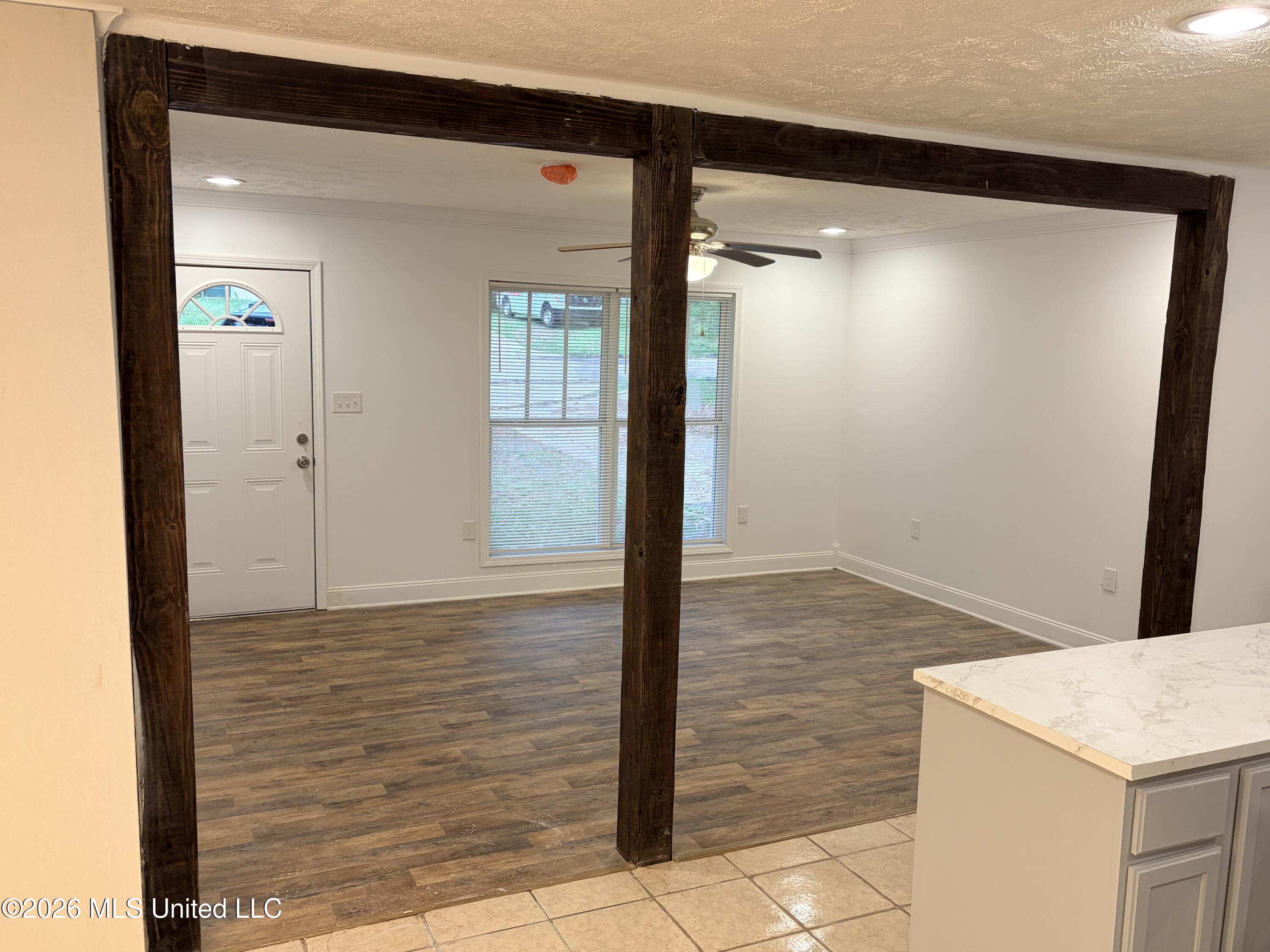 2814 Charleston Drive Property Photo 3