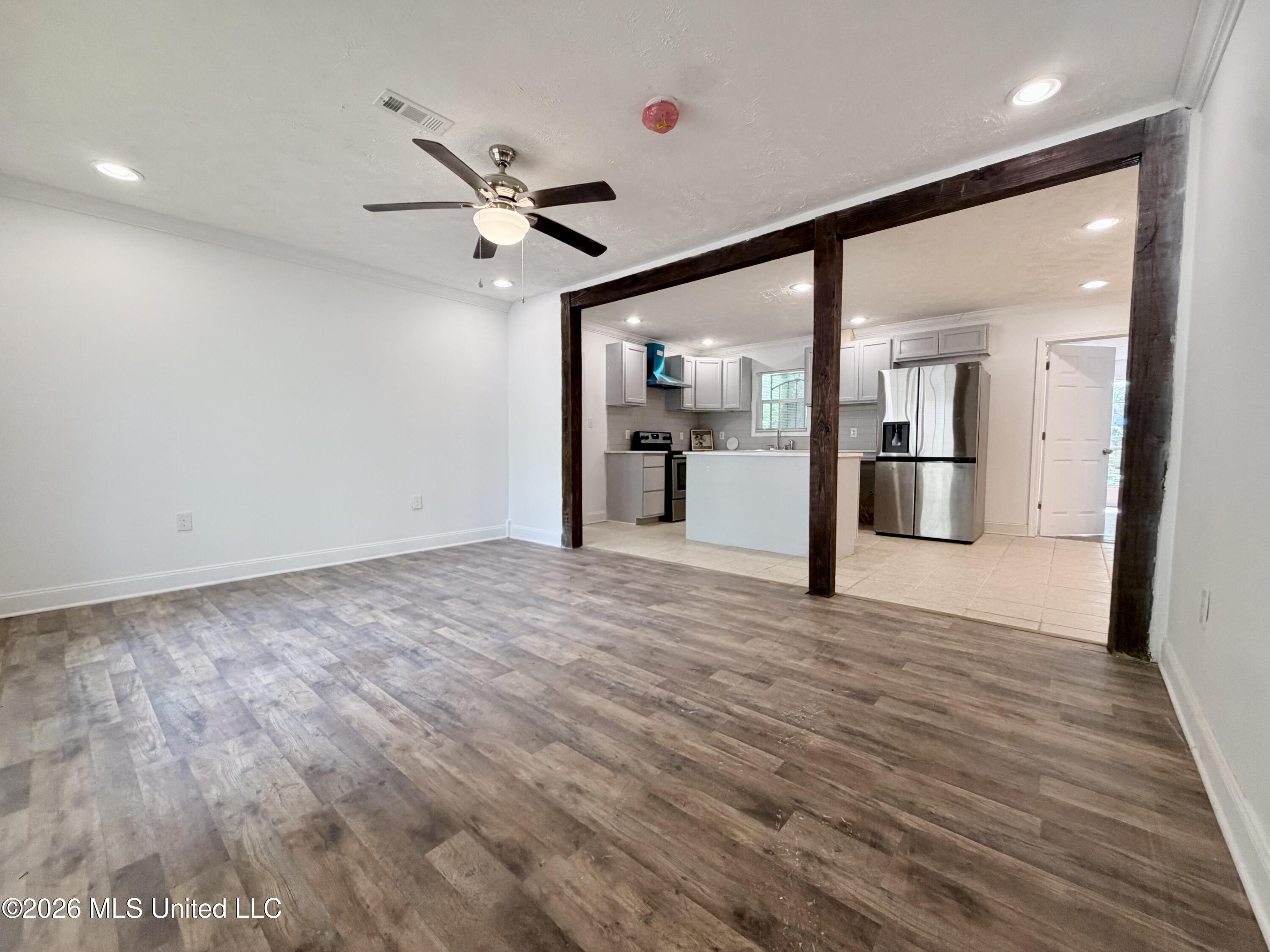 2814 Charleston Drive Property Photo 4