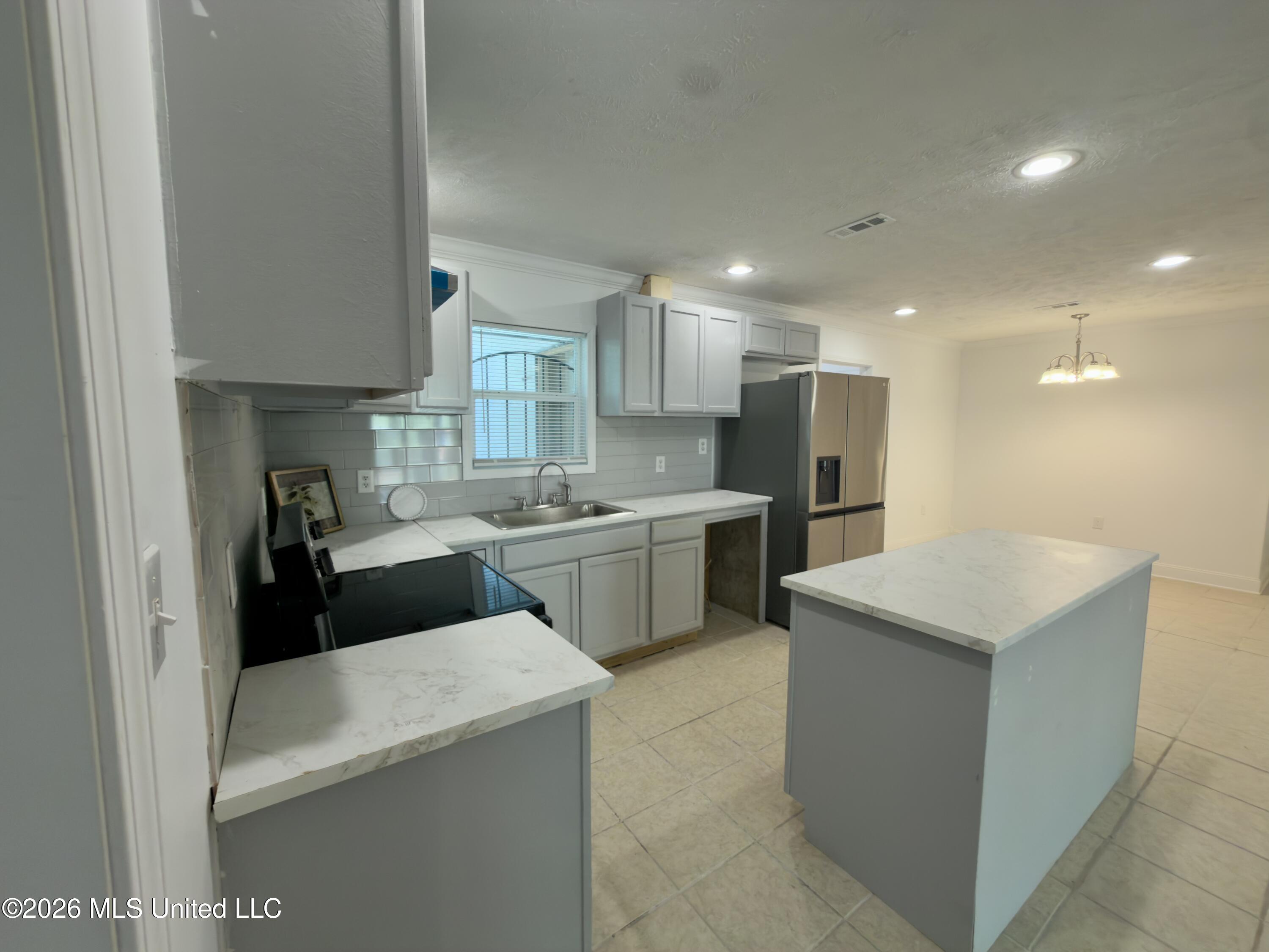 2814 Charleston Drive Property Photo 6