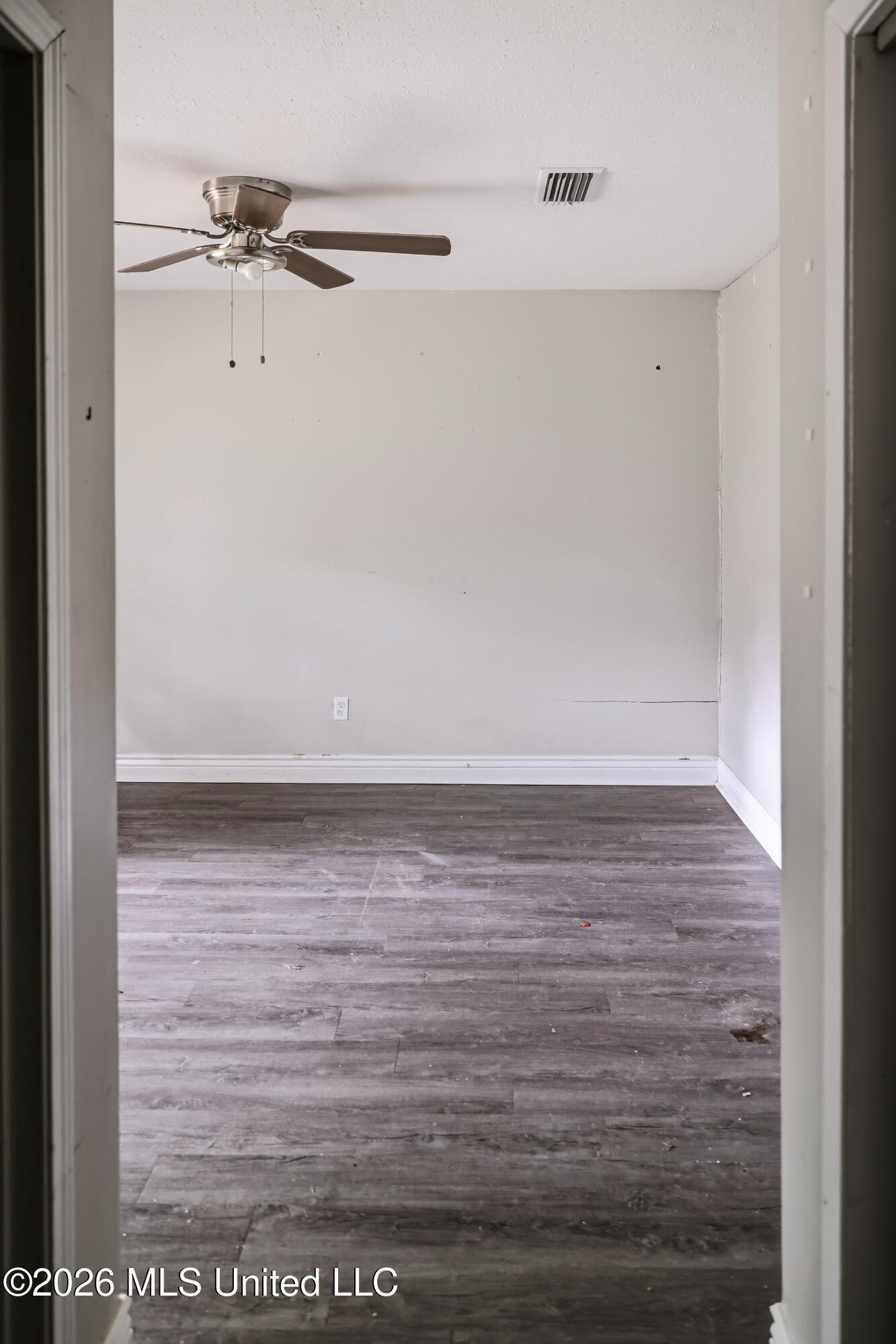 1206 Cliffdale Drive Property Photo 8