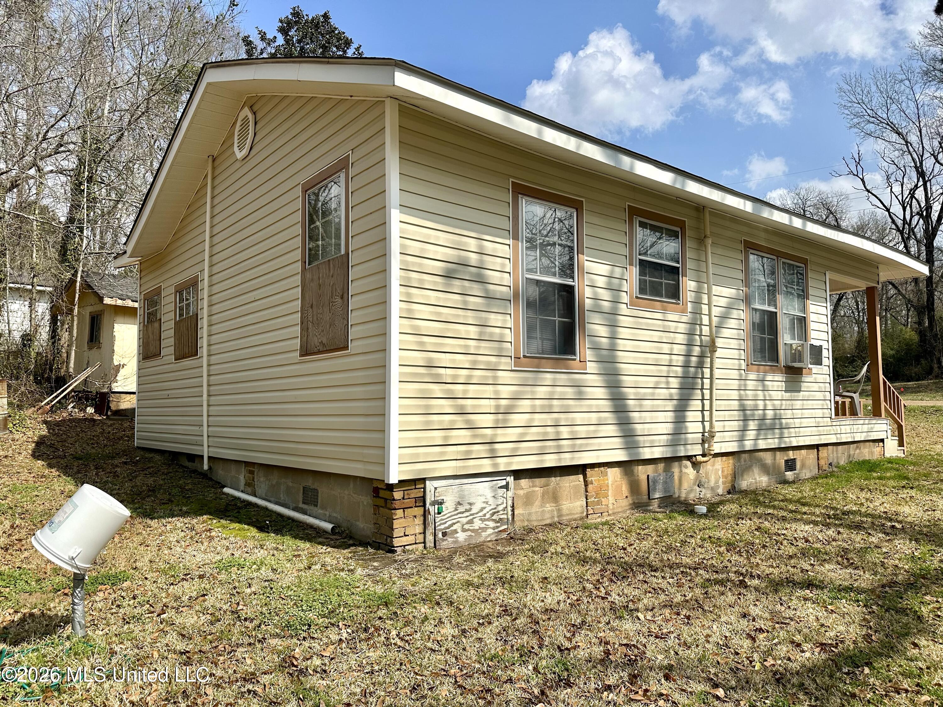 313 Josephine Street Property Photo 4