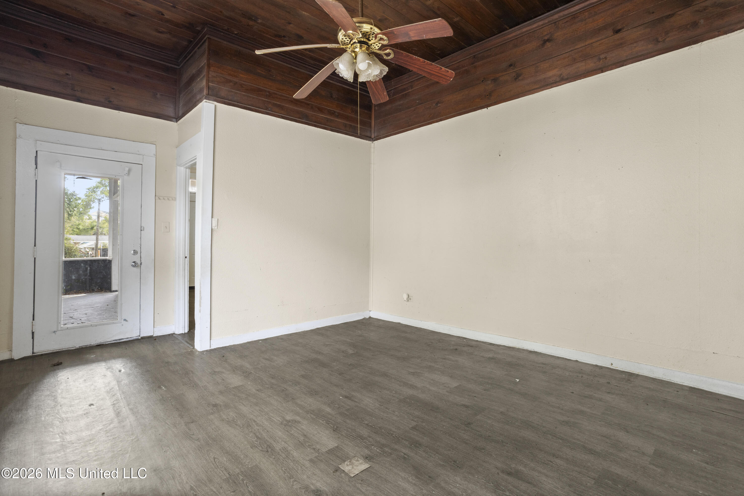 3304 W Railroad Street Property Photo 6