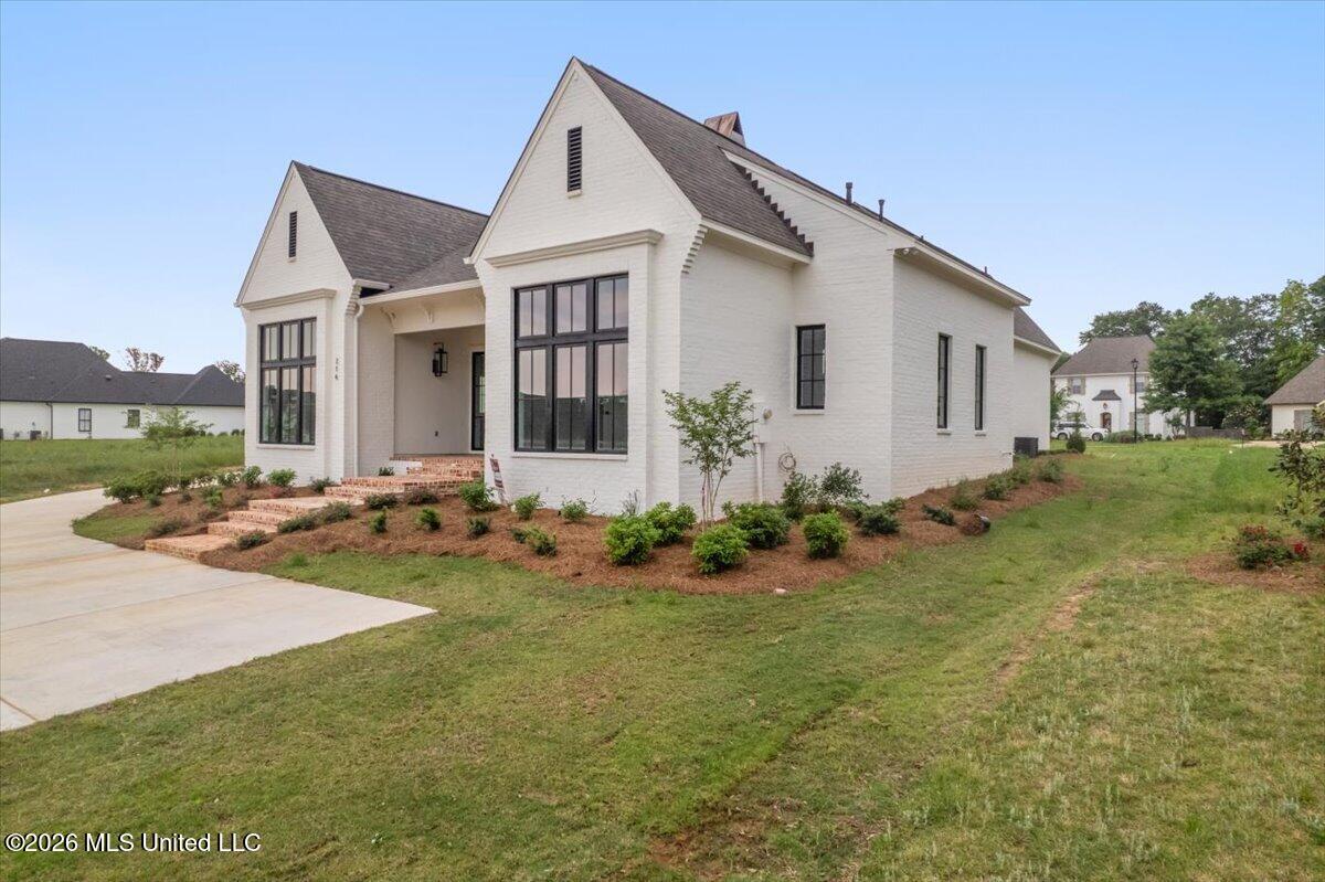 214 Welchshire Drive Property Photo 3