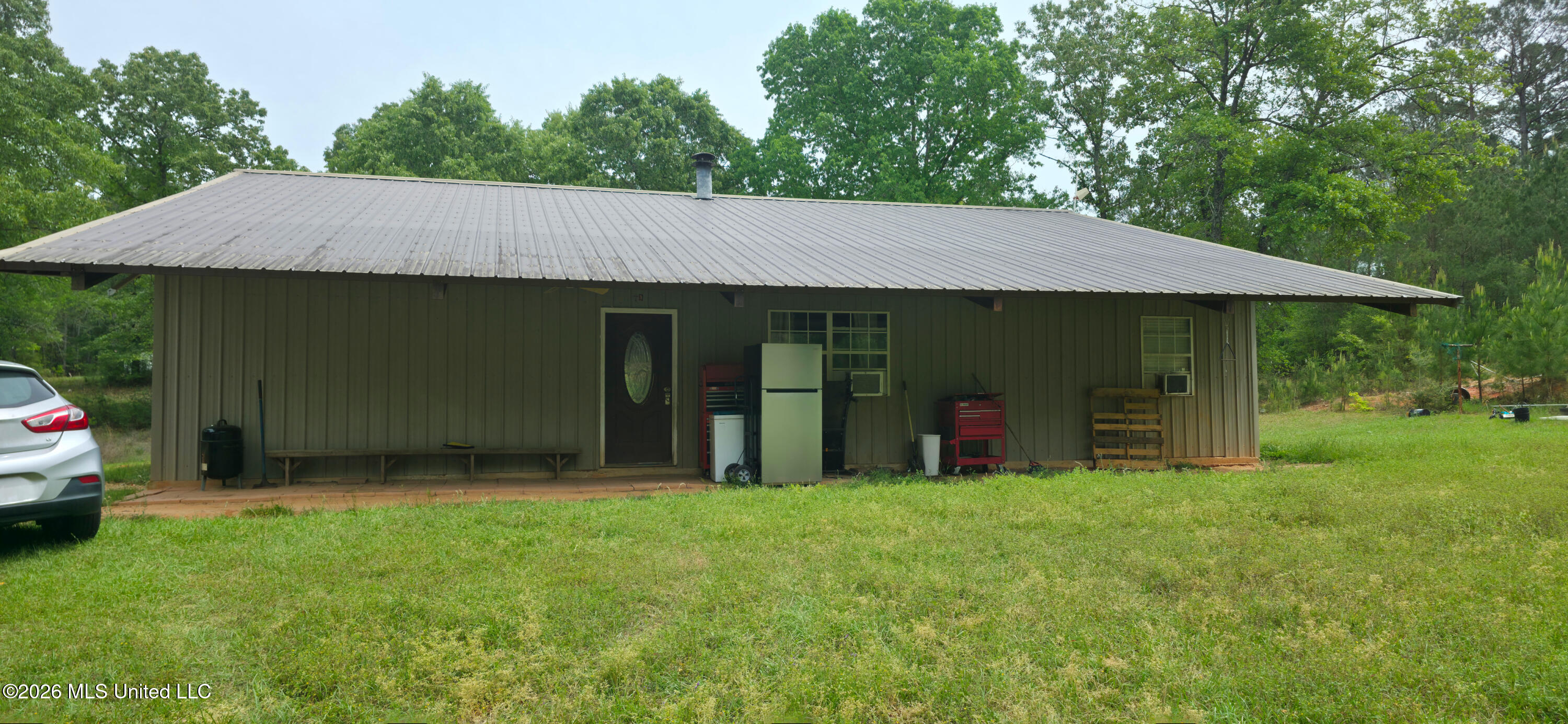 2002 Sherwood Drive Property Photo 1