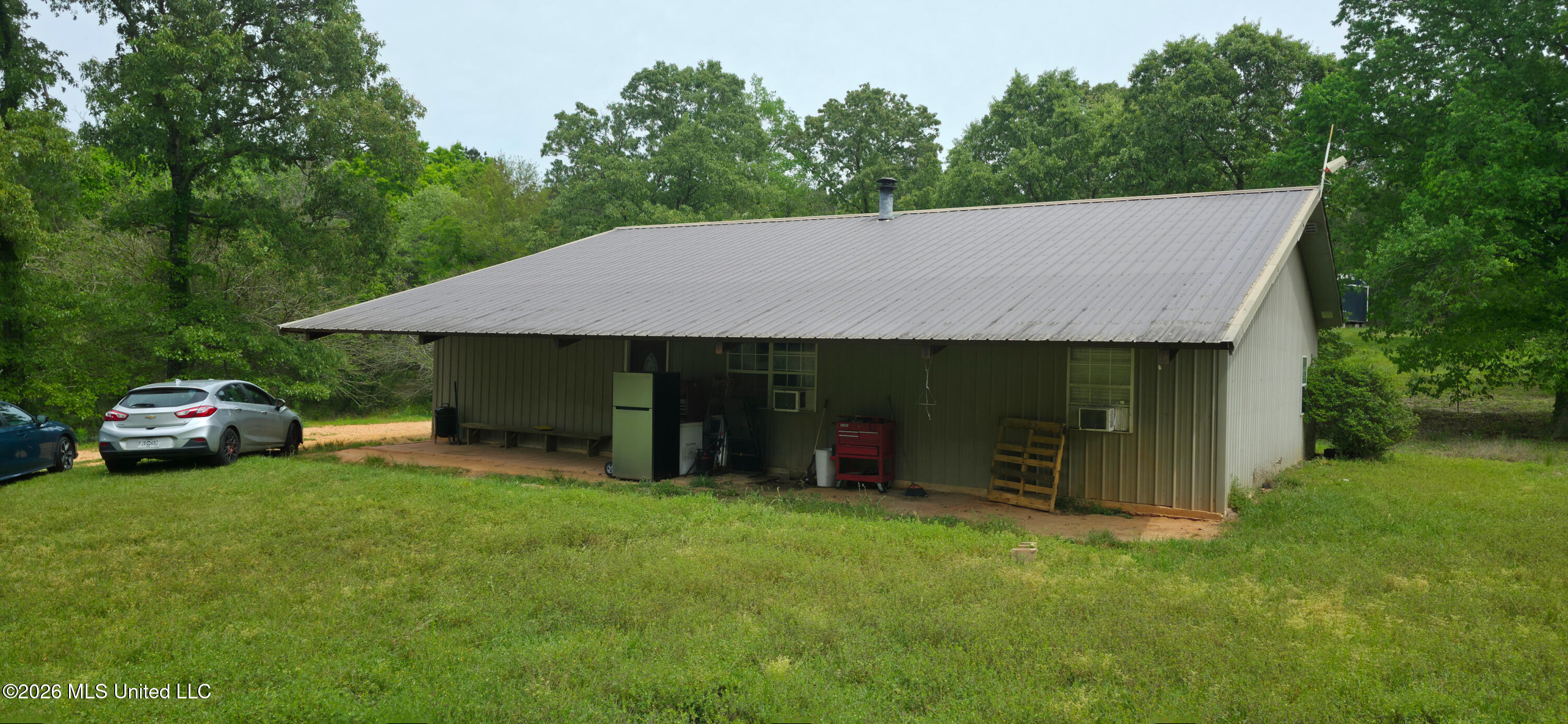 2002 Sherwood Drive Property Photo 2