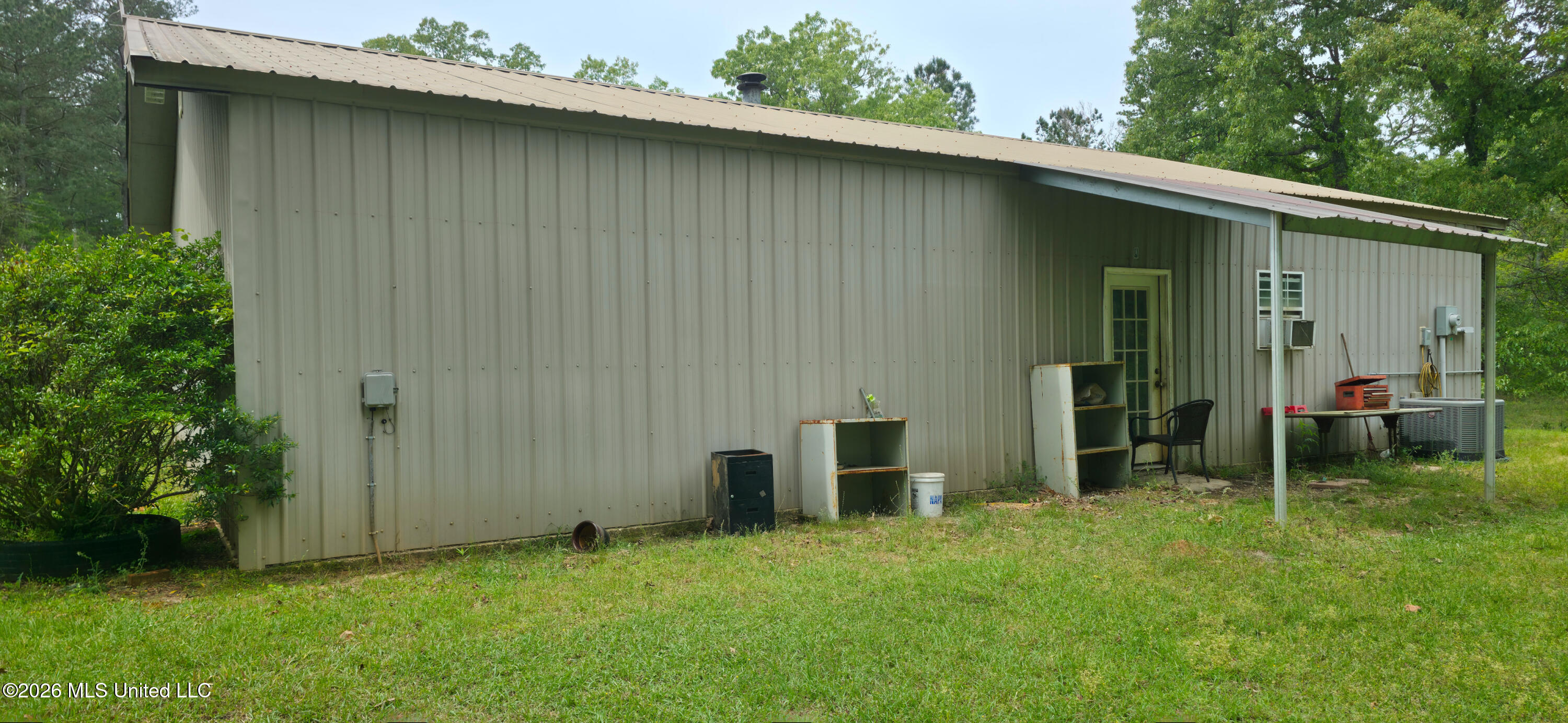 2002 Sherwood Drive Property Photo 4
