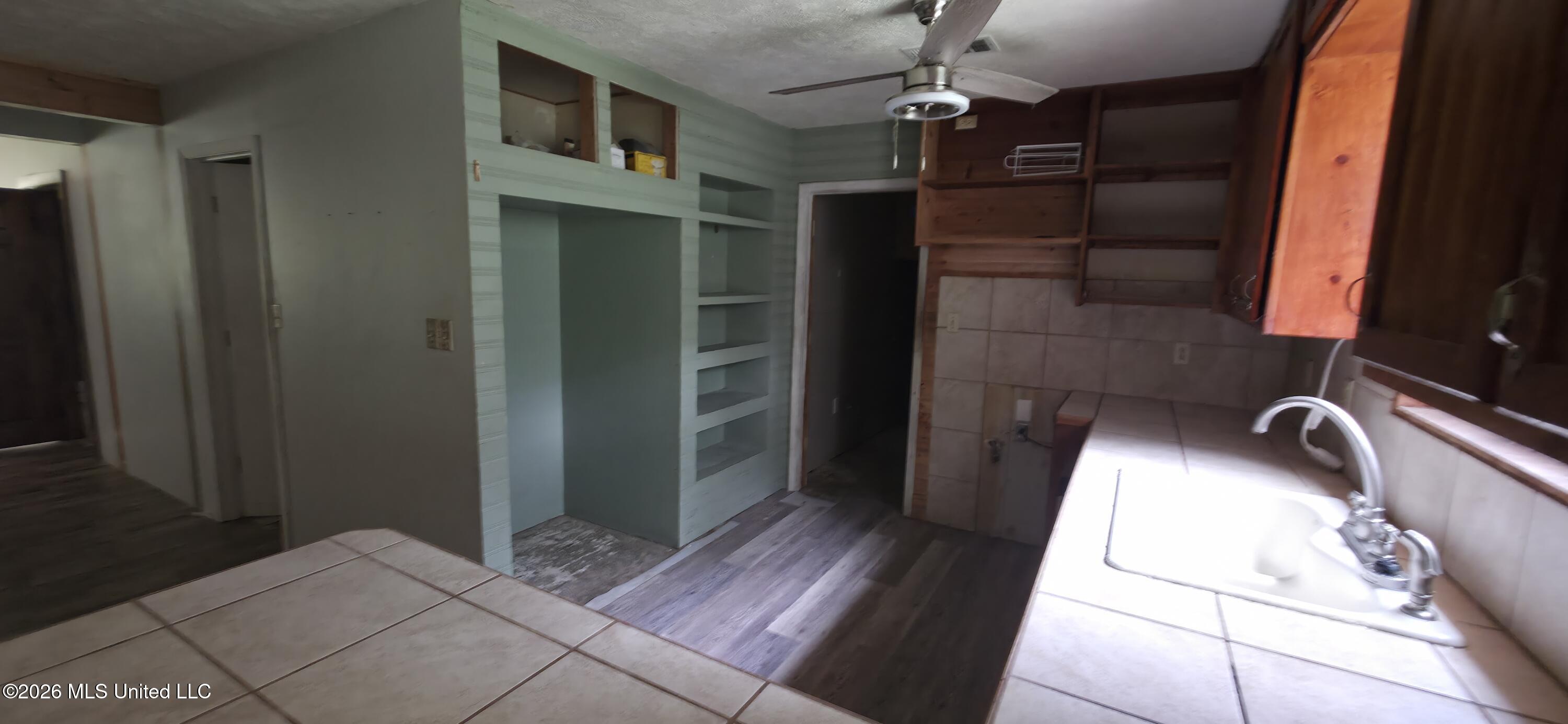 2002 Sherwood Drive Property Photo 27