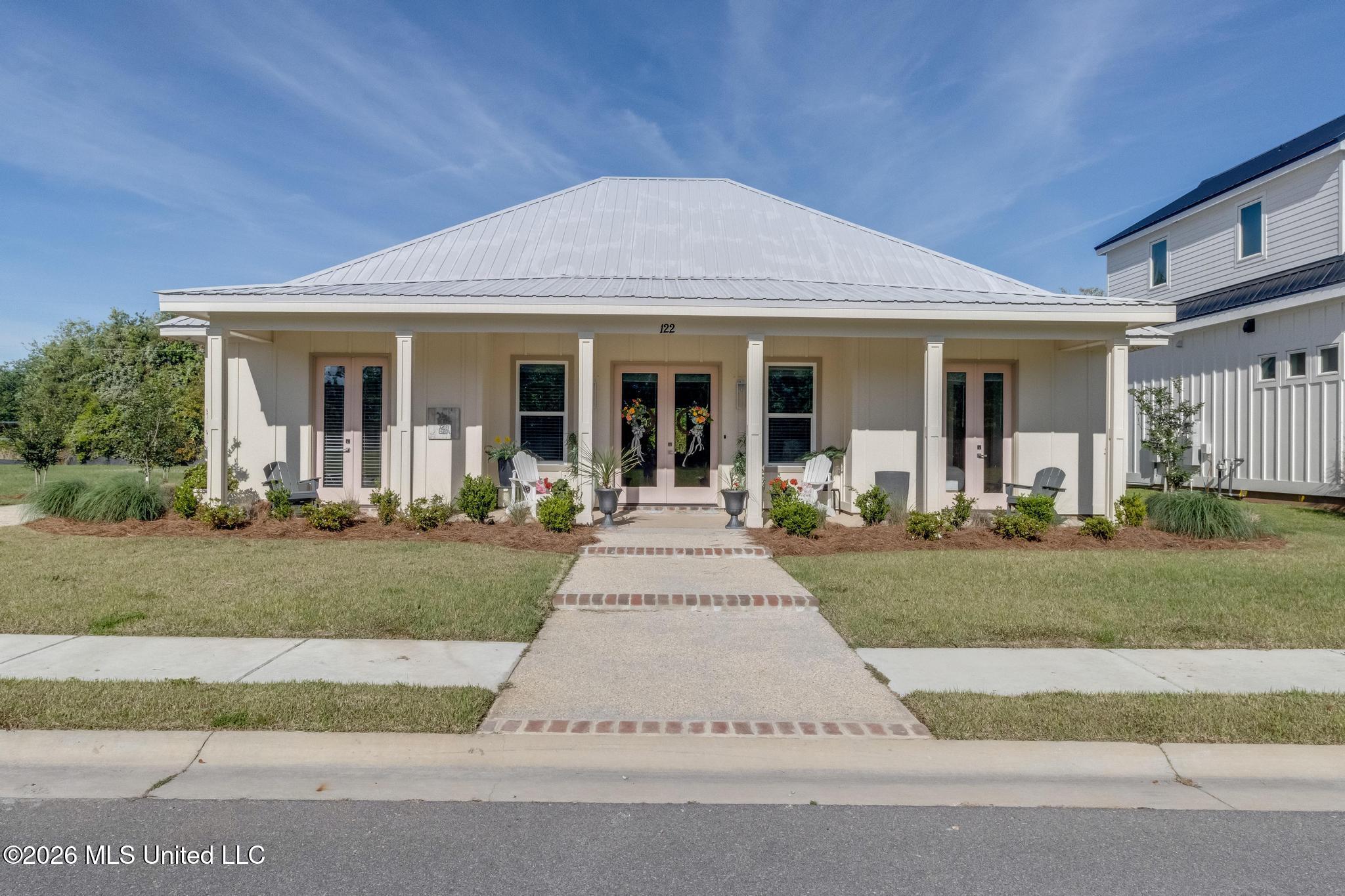 122 Seaside Oaks Drive Property Photo 1