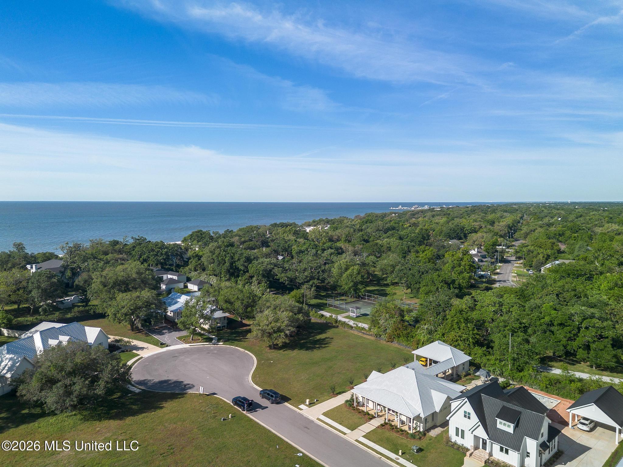 122 Seaside Oaks Drive Property Photo 5
