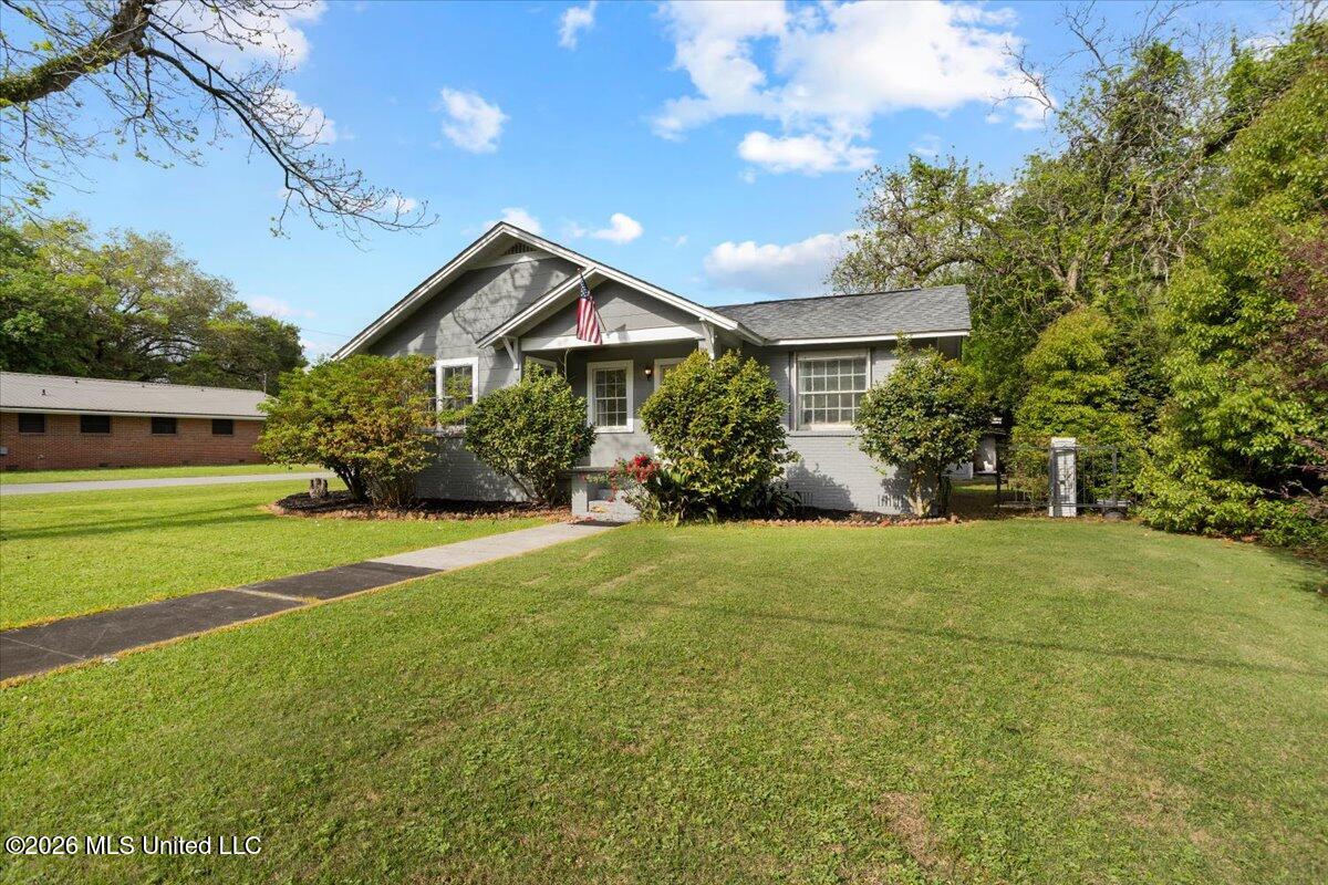 172 Holmes Street Property Photo 1