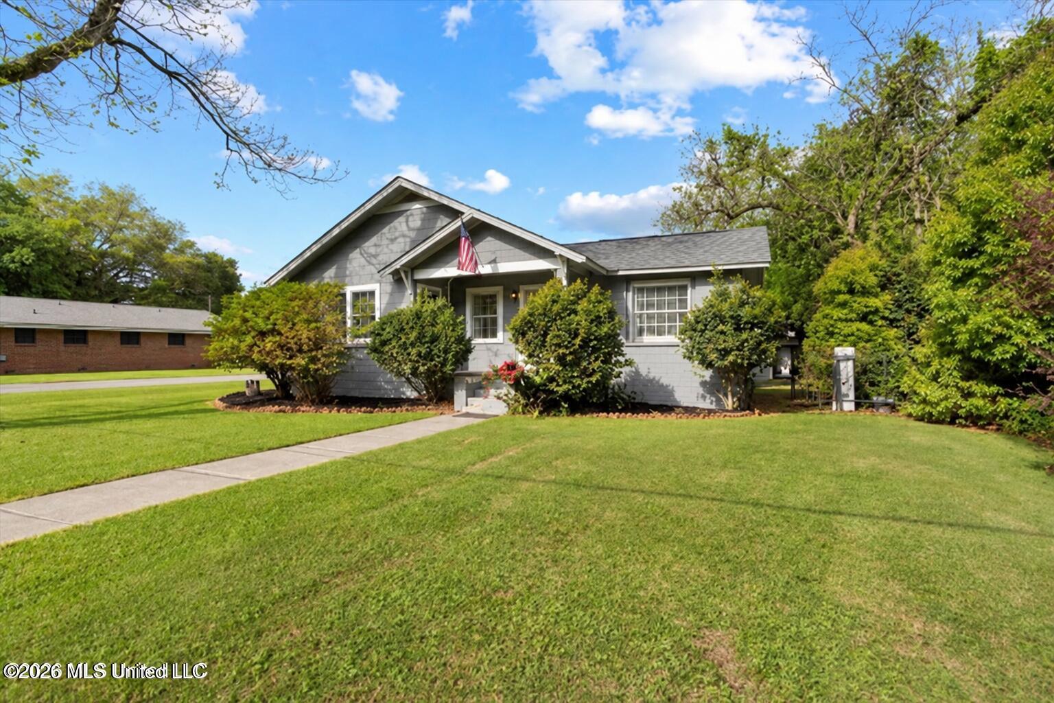 172 Holmes Street Property Photo 1