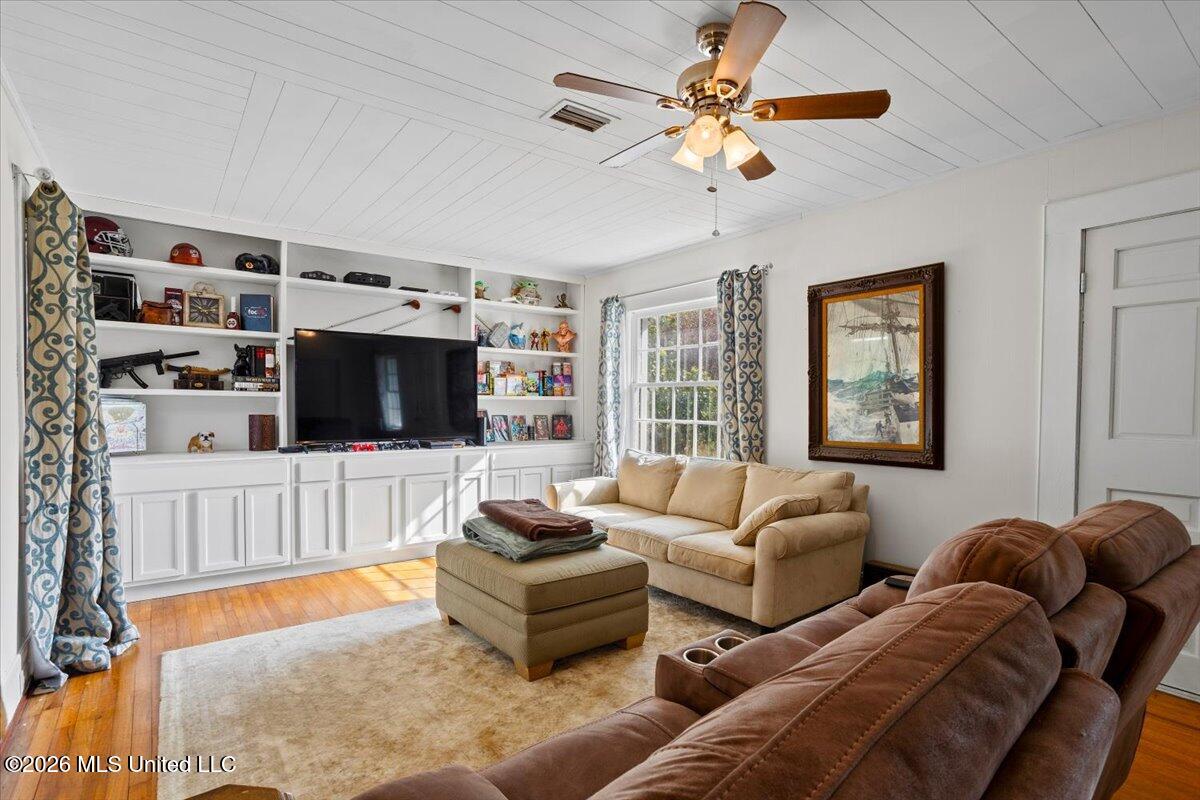 172 Holmes Street Property Photo 6