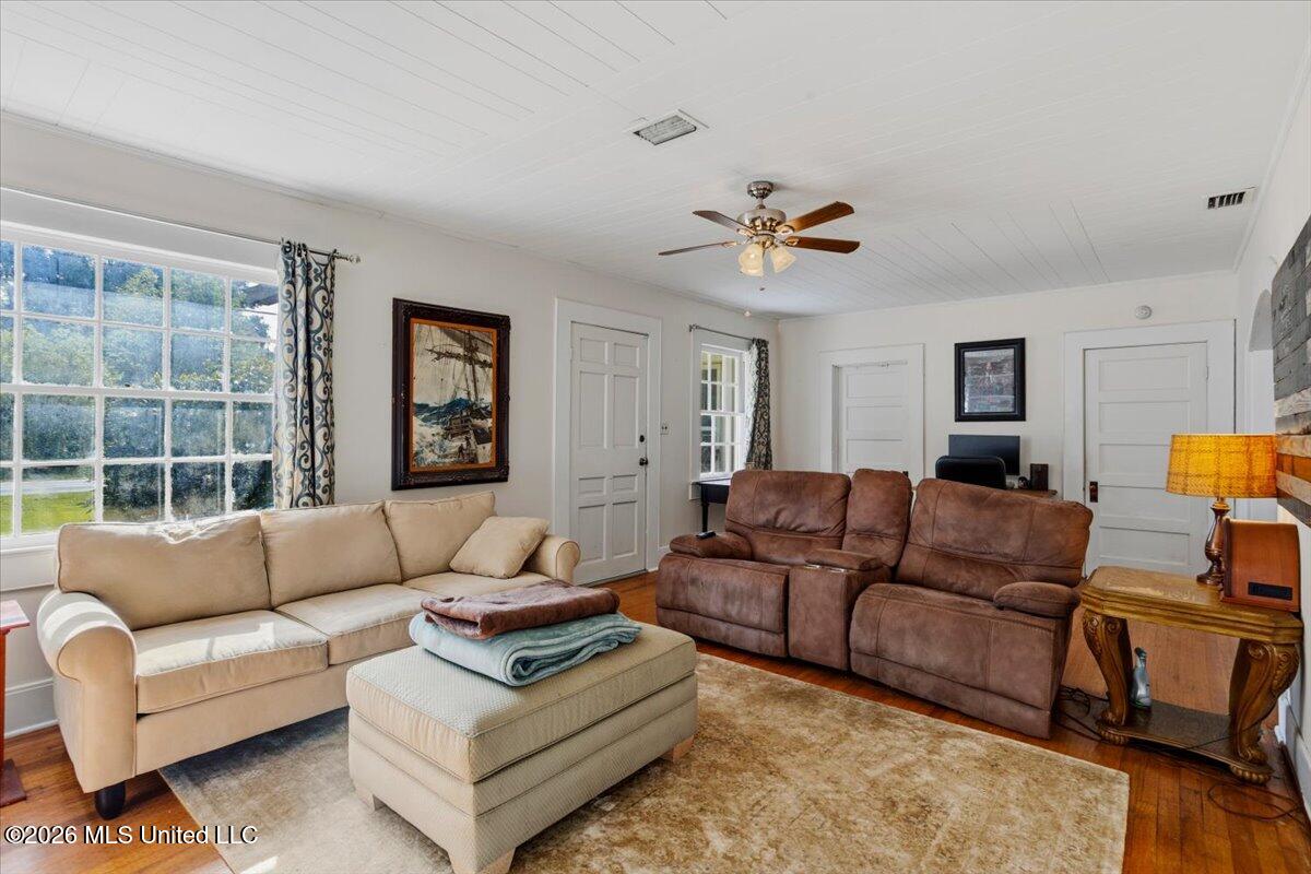 172 Holmes Street Property Photo 7