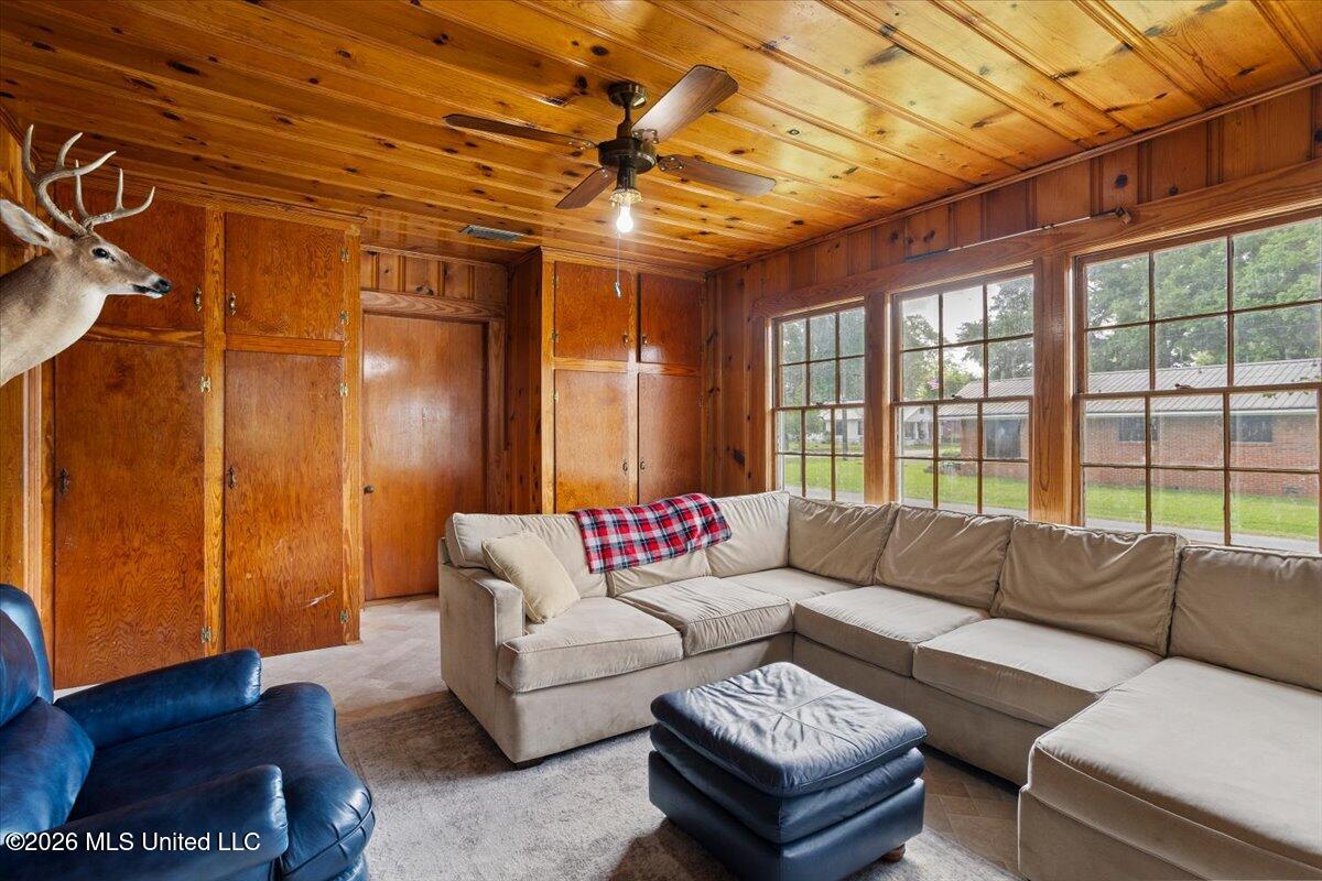172 Holmes Street Property Photo 27