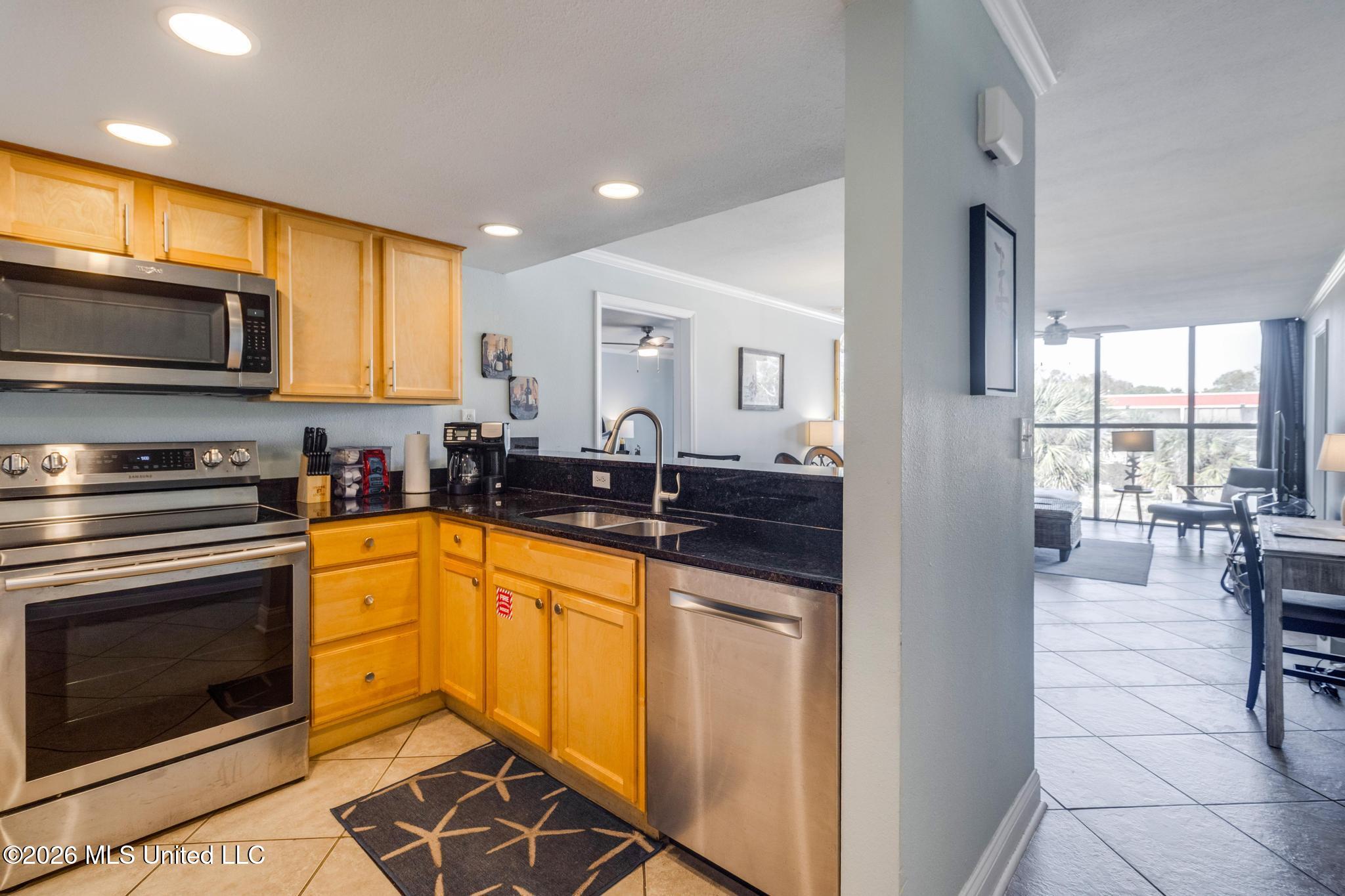 2046 Beach Boulevard Property Photo 3